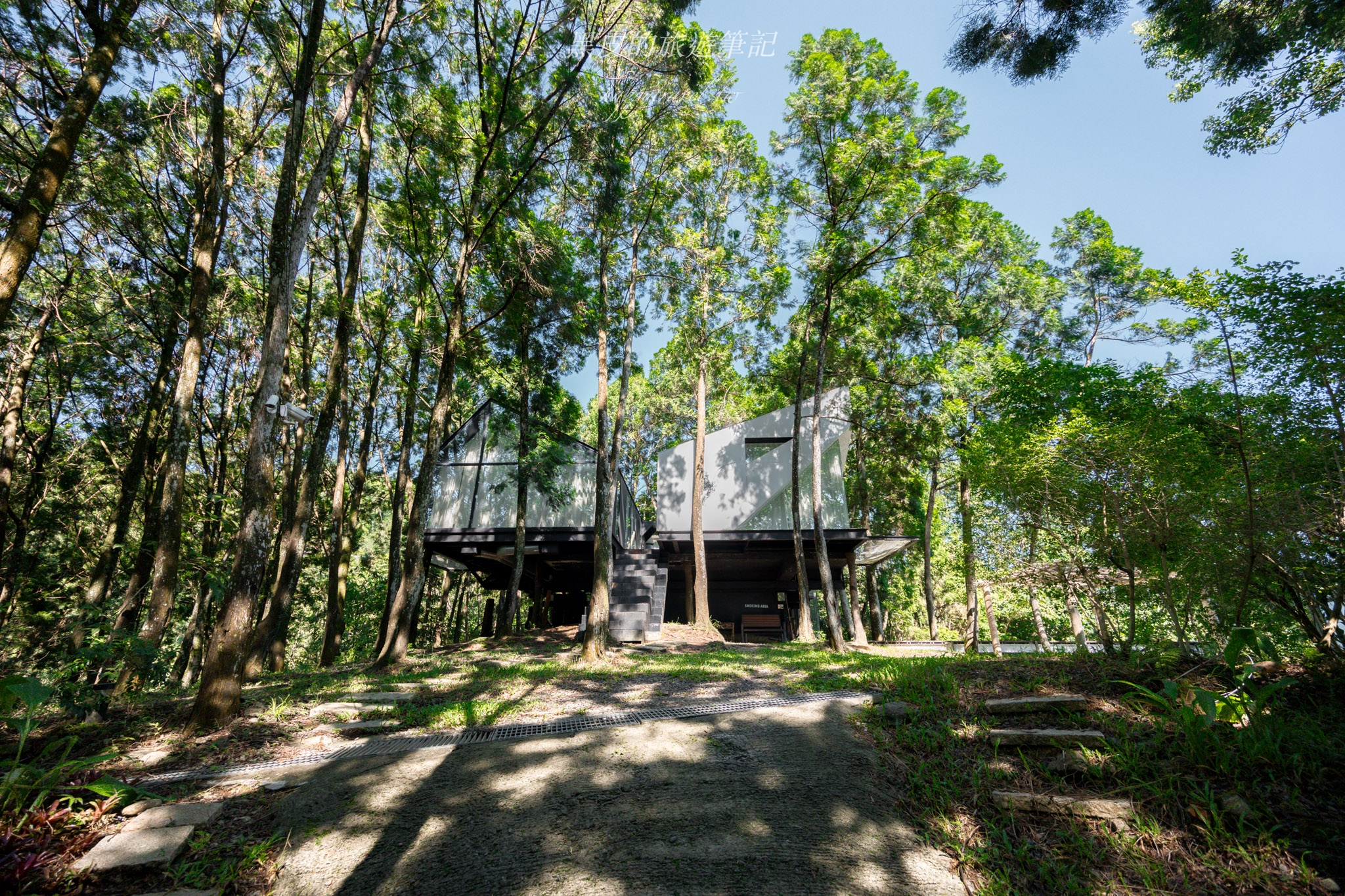 南投住宿。瘋之谷（九樹森林二館）｜野生森林秘境玻璃屋，以天地為家，入睡無敵星空吊床