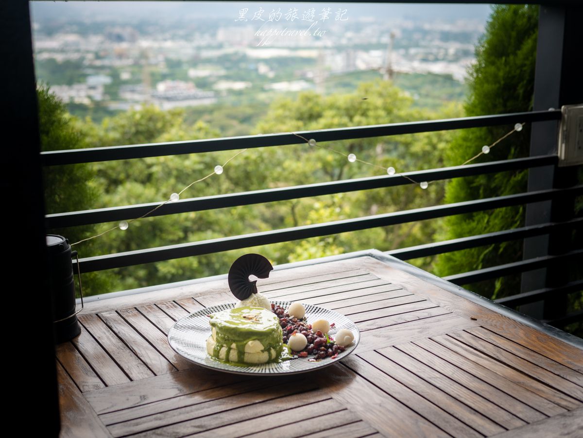 桃園景點。貓禾咖啡｜龍潭乳姑山上的寵物友善景觀咖啡廳，景色一覽無遺的玻璃貨櫃屋