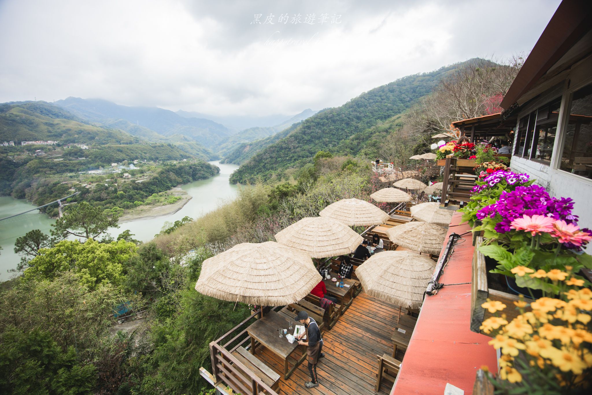 森鄰水岸景觀咖啡館｜被山巒圍繞的河谷景觀咖啡廳，享受著南洋氣息的旅行