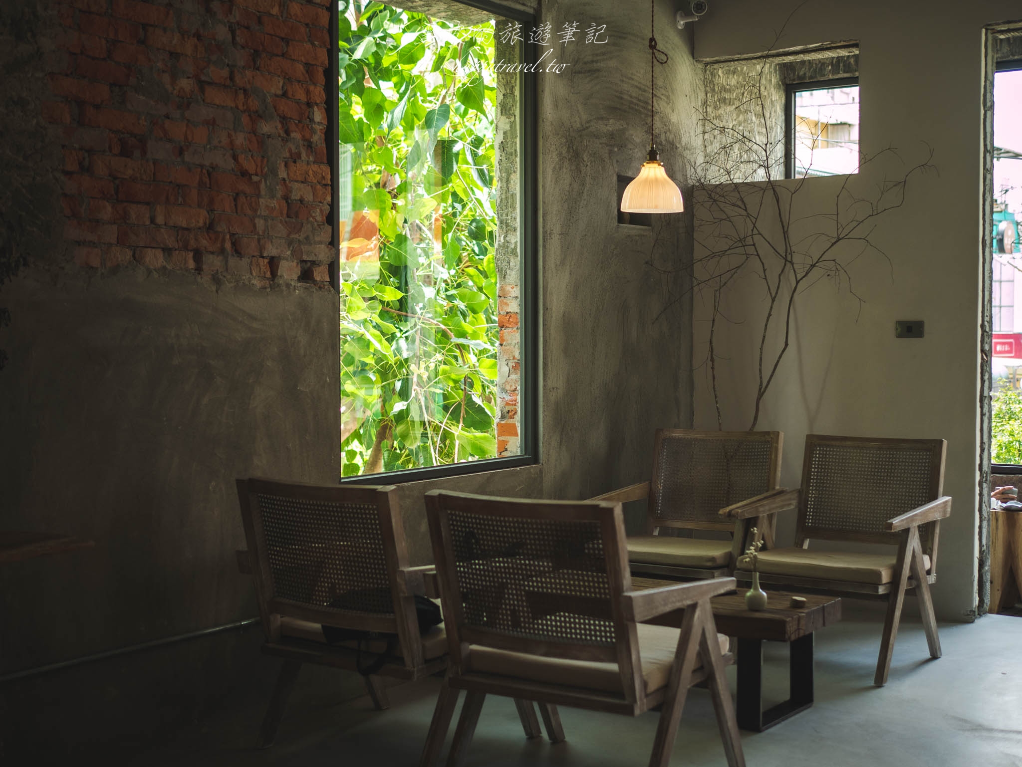 台中景點。自野咖啡｜被綠色植物環繞的特色老式建築咖啡廳，台中咖啡廳推薦 @黑皮的旅遊筆記