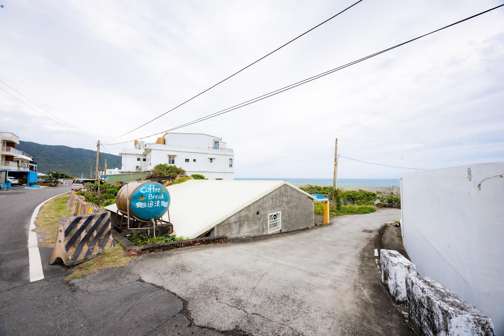 追浪咖啡藍色貨櫃窗邊座位 恆春海景咖啡廳拍照