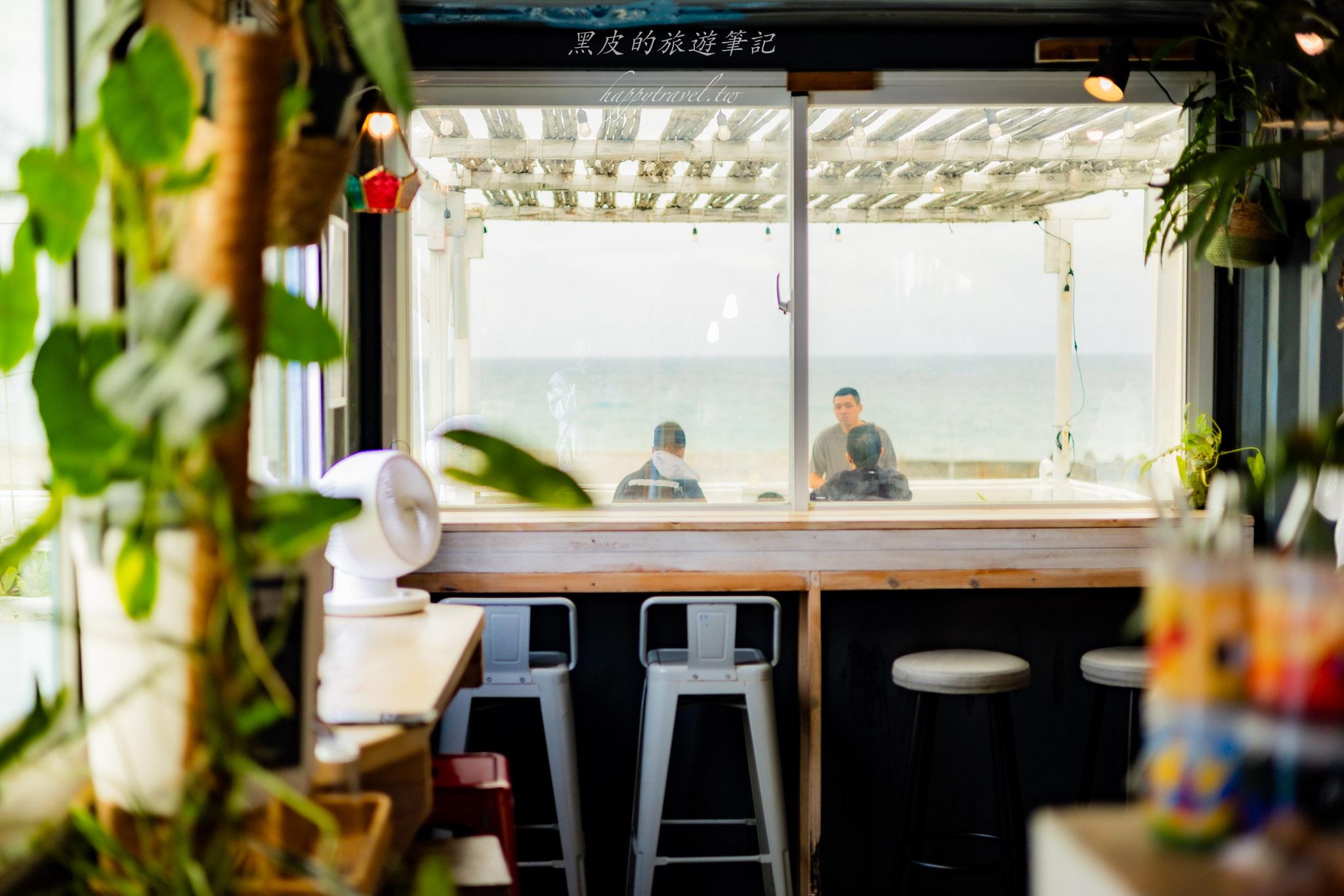 追浪咖啡屋頂露台背影看海 恆春看海咖啡廳