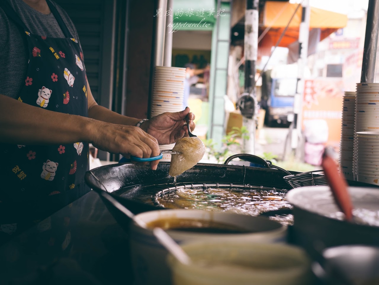 南投美食。施家肉圓｜標榜不好吃免錢的在地肉圓，結果意外好吃，常常賣到提前收攤，留一塊肉加入高湯才是在地肉圓吃法