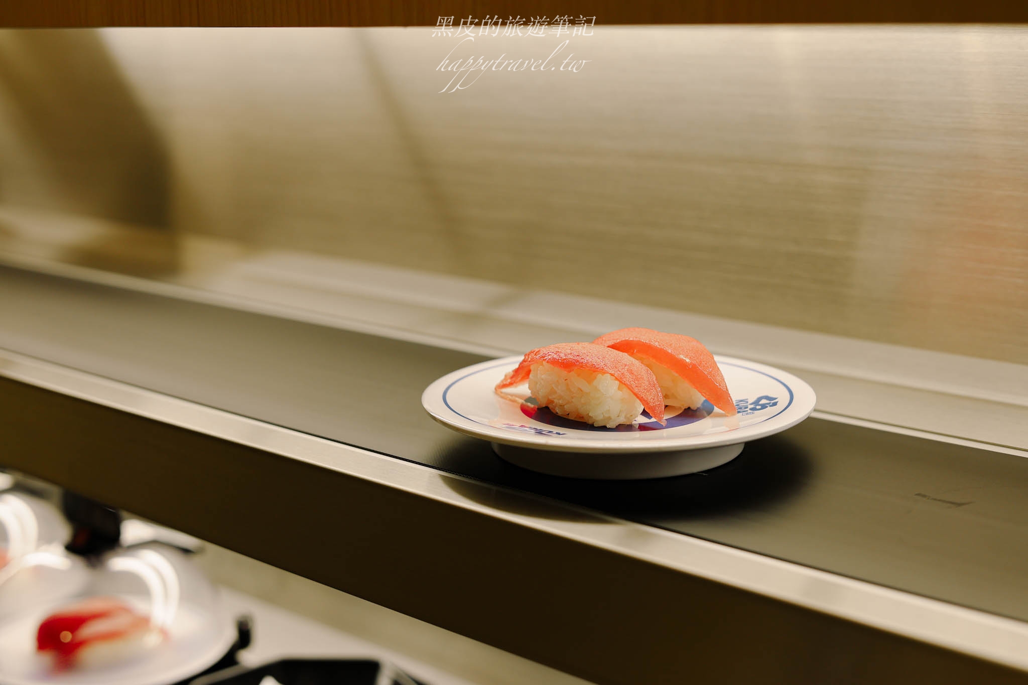 高雄美食。くら寿司 藏壽司 高雄時代大道店｜全球海外最大藏壽司就在台灣，百種以上的壽司選擇，還有遊戲可以免費拿大獎，高雄藏壽司