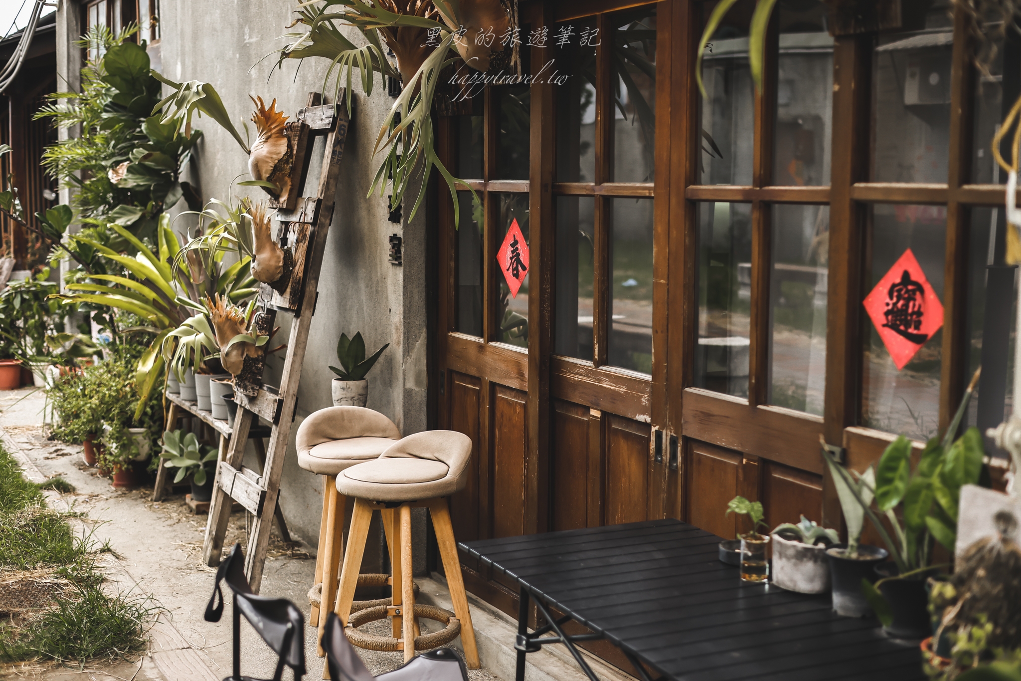 雲林咖啡廳。丘山角珈琲室｜小鄉鎮中的日式老宅咖啡廳，圍繞著綠色植物，享受著自然愜意的下午茶時光/雲林美食/雲林景點