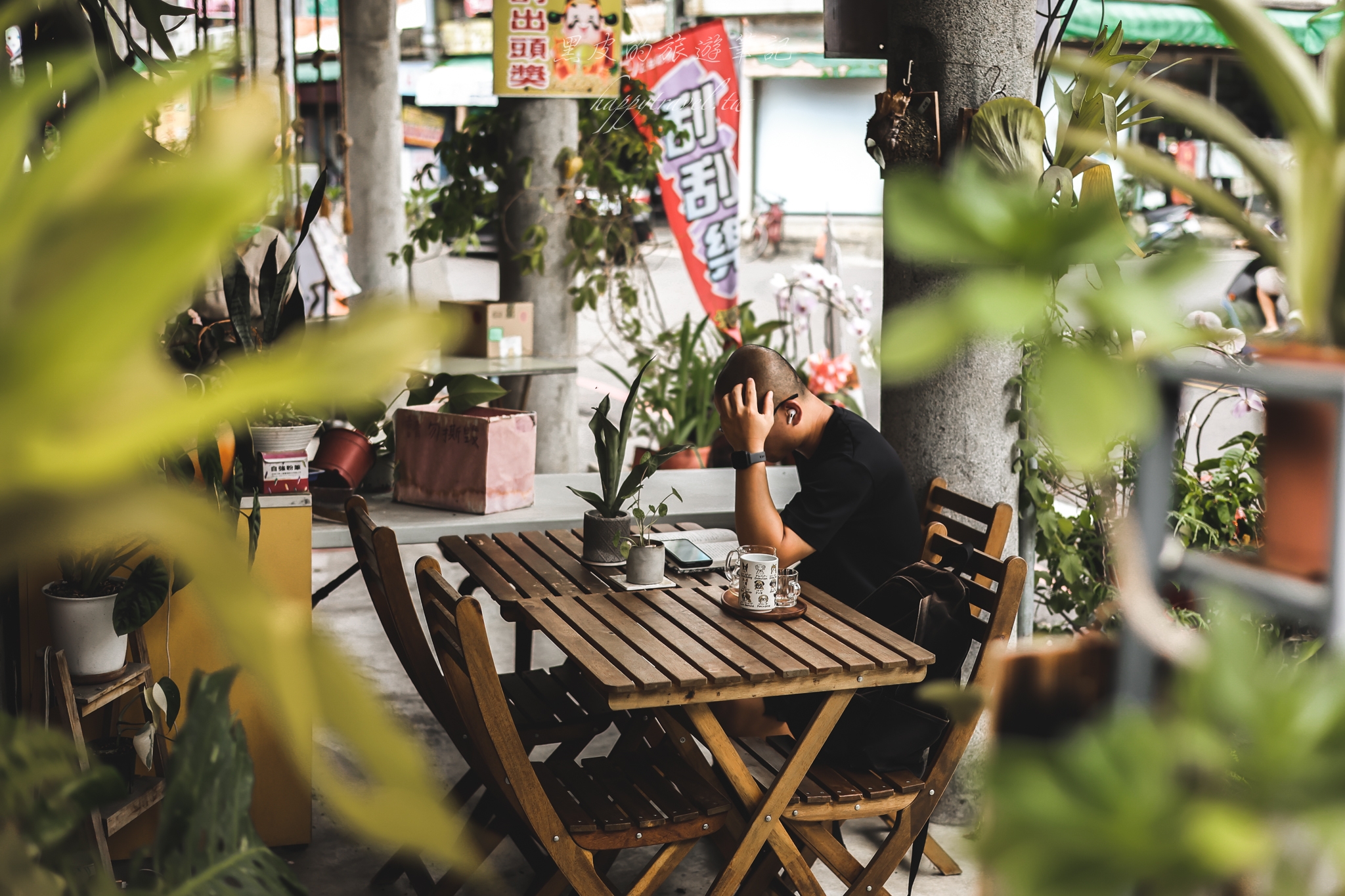 雲林咖啡廳。丘山角珈琲室｜小鄉鎮中的日式老宅咖啡廳，圍繞著綠色植物，享受著自然愜意的下午茶時光/雲林美食/雲林景點