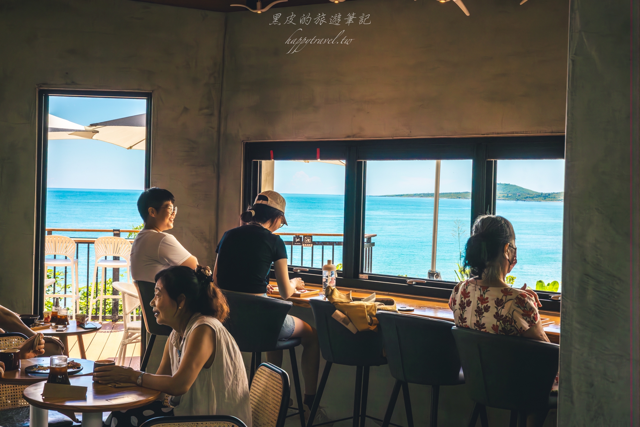 台東景點。藍色海灣Bluebayou｜全新絕美海景咖啡廳，還可以走在沙灘上欣賞夕陽美景，東河咖啡廳 @黑皮的旅遊筆記