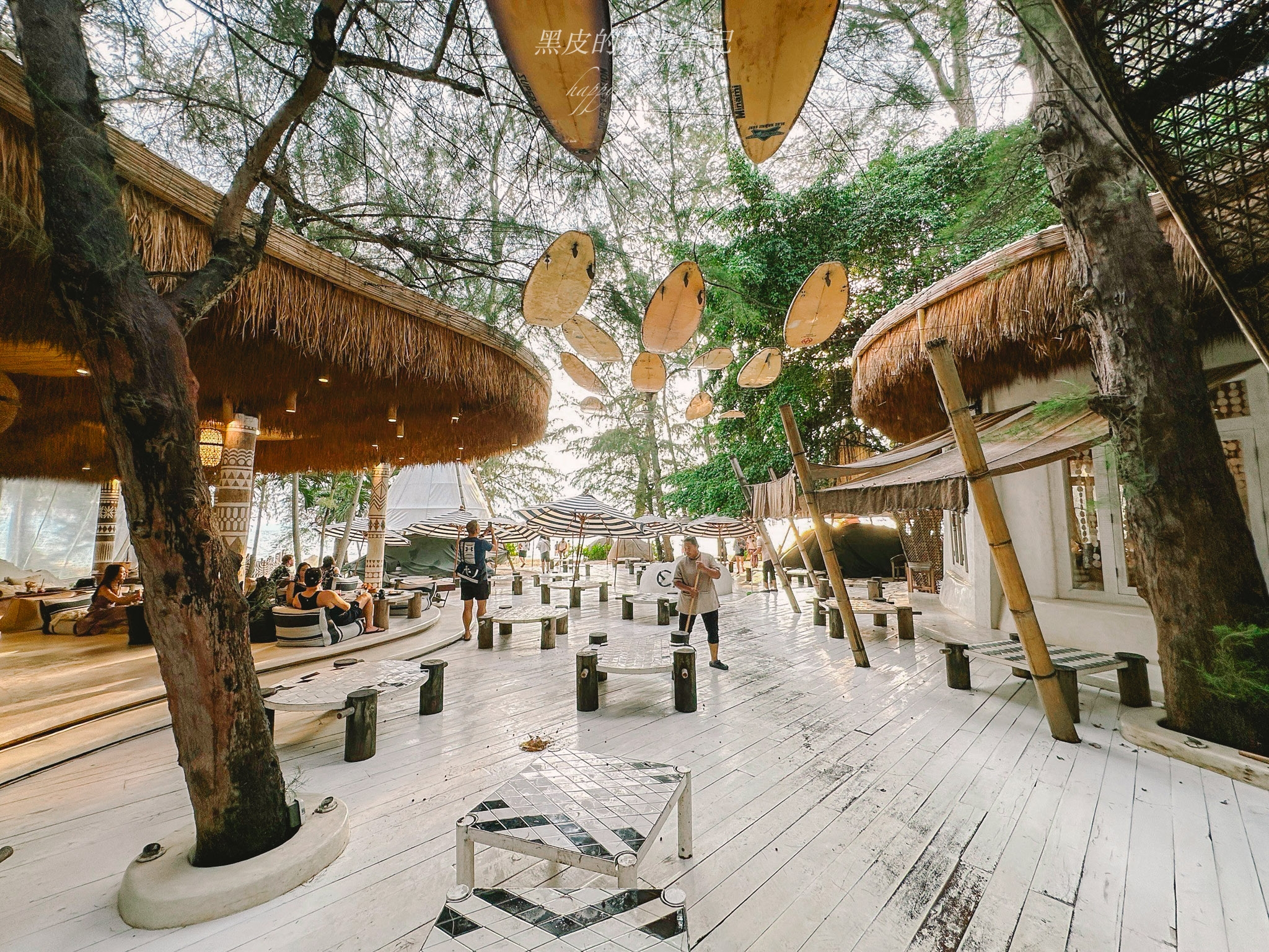 今日熱門文章：泰國芭達雅景點。Cave Beach Club｜融合洞穴與大海元素的大自然景觀咖啡廳，濃濃的度假氣息，晚上又很浪漫，芭達雅咖啡廳推薦