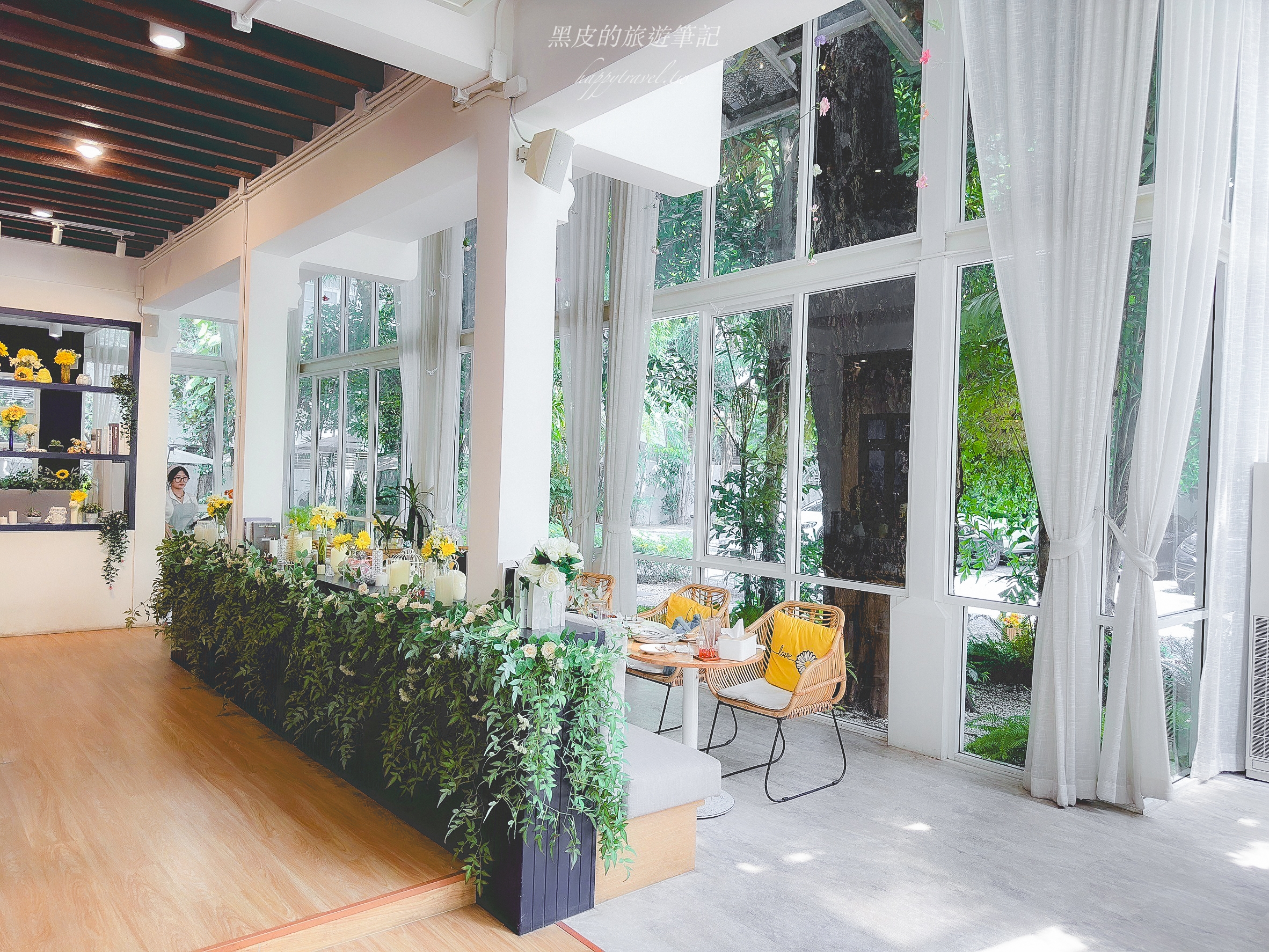 泰國曼谷咖啡廳。Ryoku Cafe｜被植物圍繞的綠洲系咖啡廳，走進玻璃屋中被滿滿的叢林包圍的幸褔感，曼谷景點推薦
