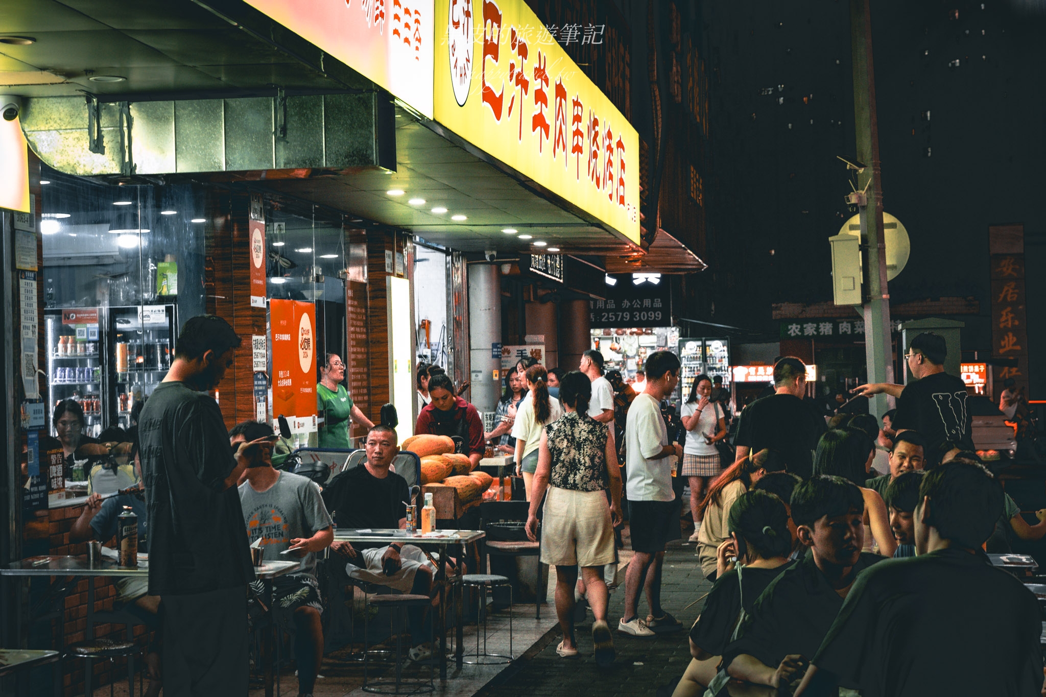 深圳布心美食『巴汗羊肉串燒烤』這間新疆羊肉串越夜人越多，每個人至少都是20串起跳