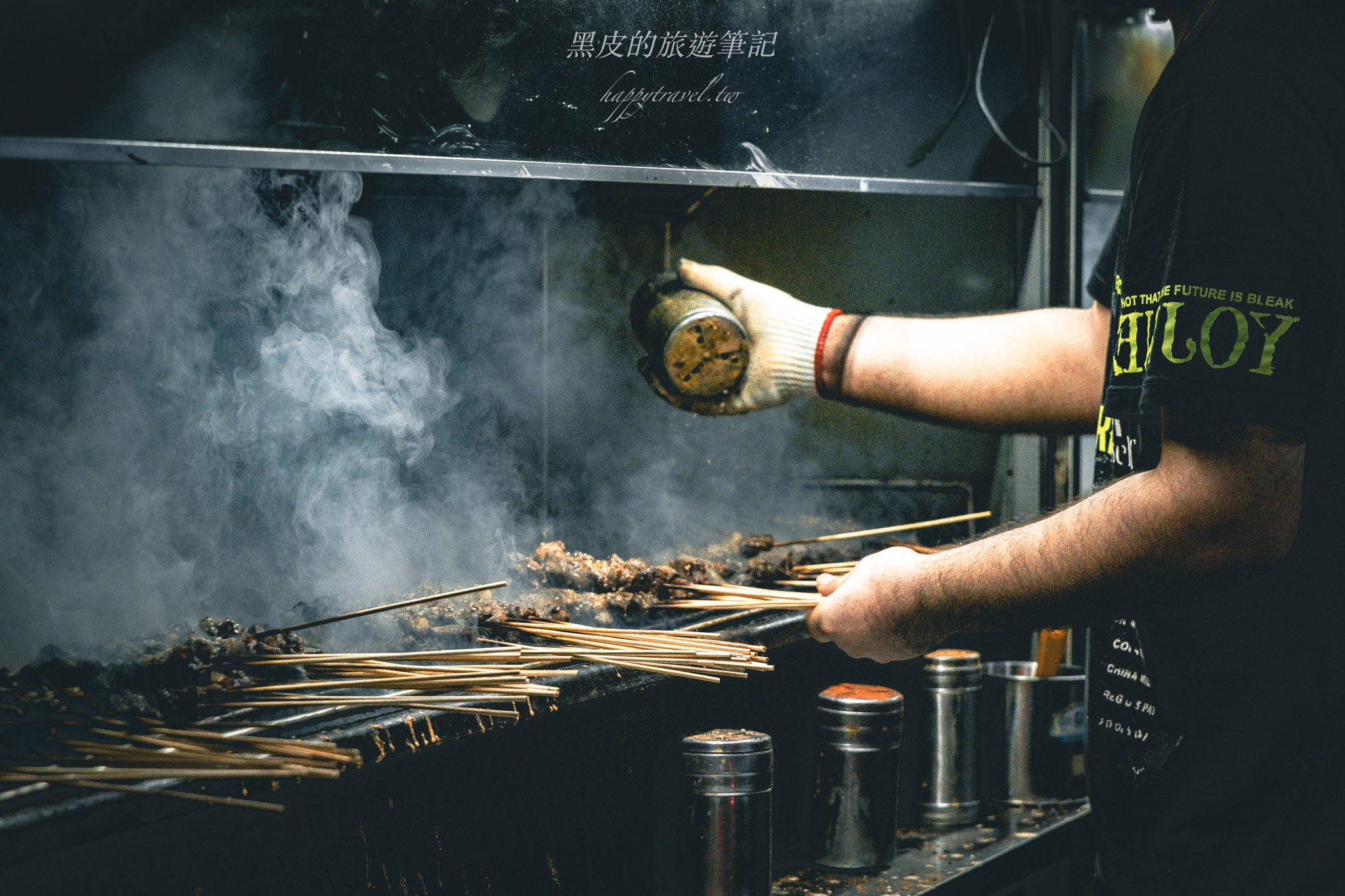 深圳布心美食『巴汗羊肉串燒烤』這間新疆羊肉串越夜人越多，每個人至少都是20串起跳