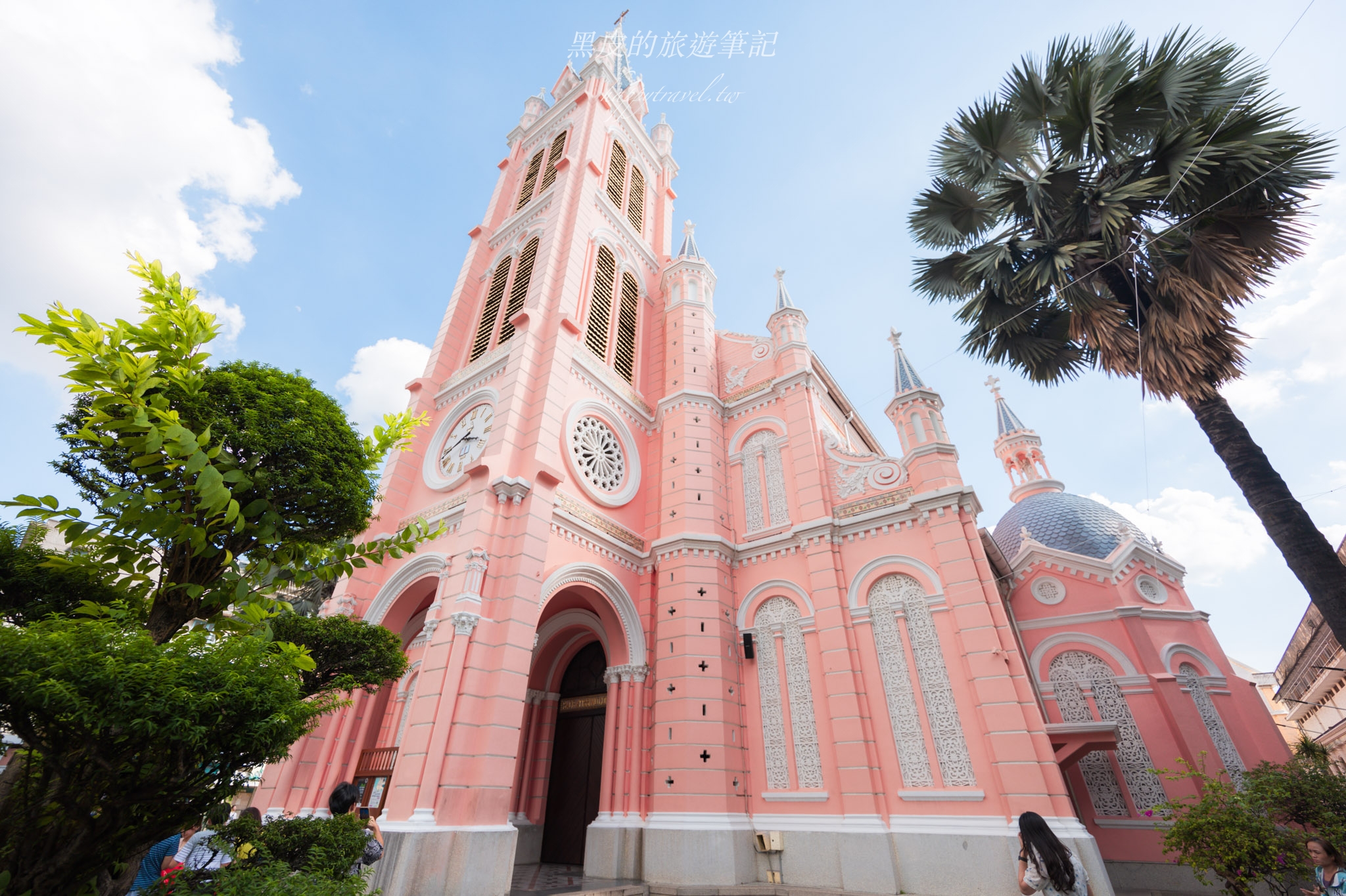 越南旅行社推薦『懶人旅遊旅行社』一日遊，網美必拍景點/超大傳統市集/超浪漫遊輪晚宴