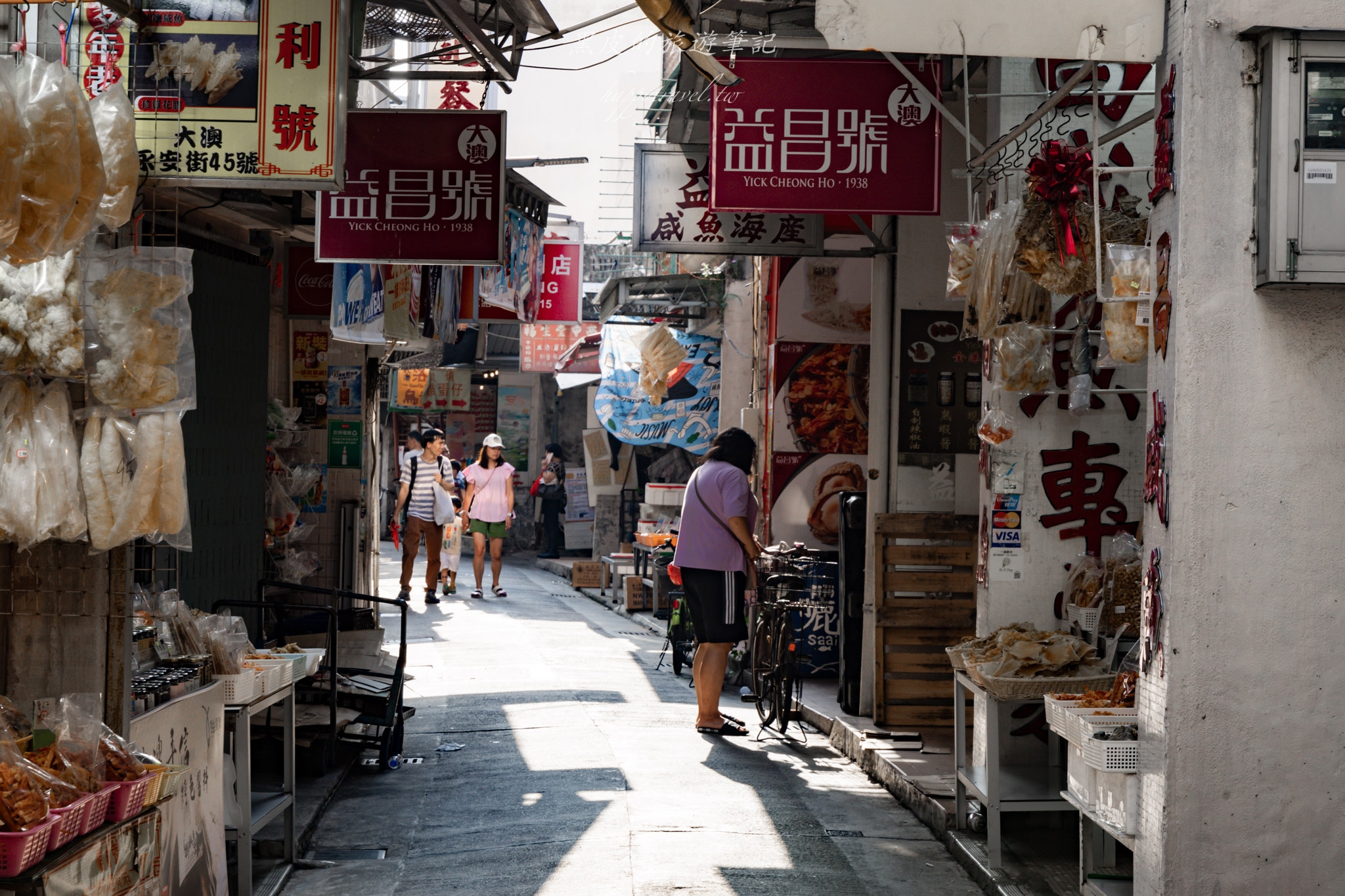 香港景點推薦『大澳漁村』號稱漁村版的東方威尼斯，走進『與龍共舞』電影拍攝地