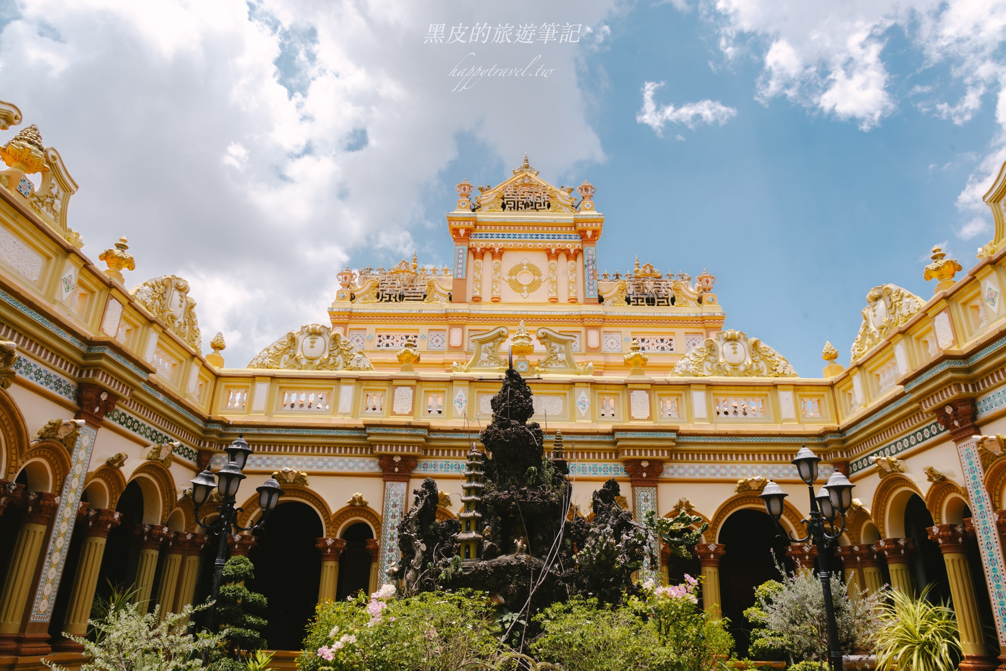 越南胡志明市景點【永長寺 Chùa Vĩnh Tràng】近兩百年的古蹟寺廟，還有東南亞最大的彌勒佛