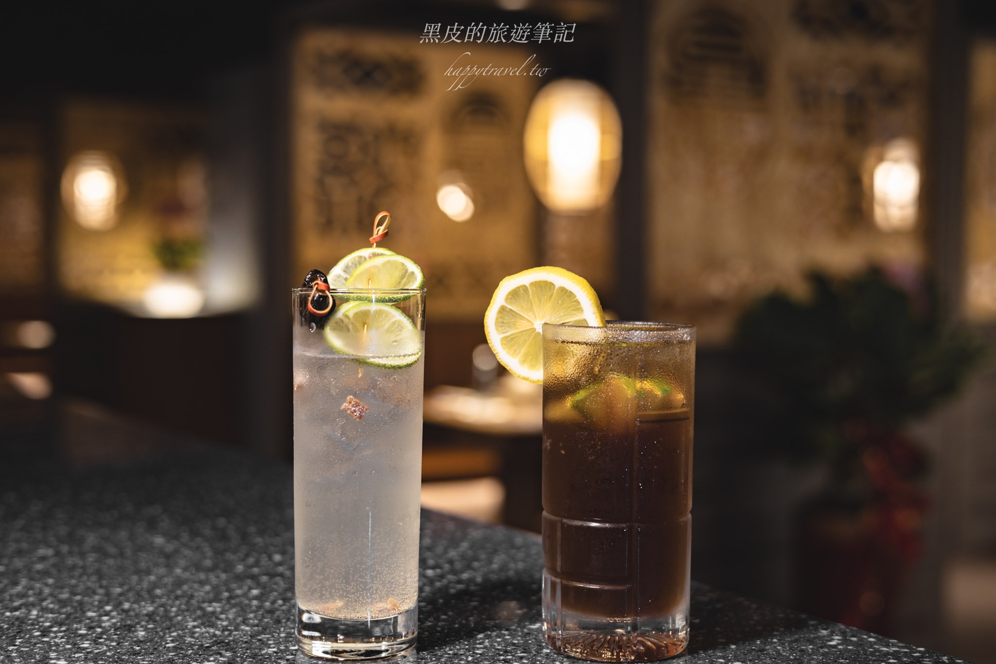 台北鍋物『星曜雞湯』號稱“雞湯屆的LV”，超過十種高級食材一起熬煮，充滿膠質的濃醇雞湯