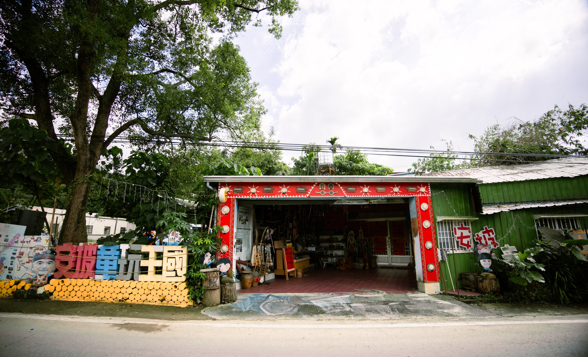 屏東景點。走進三地門安坡部落中，深入體驗原住民部落的文化魅力與品嚐部落美食