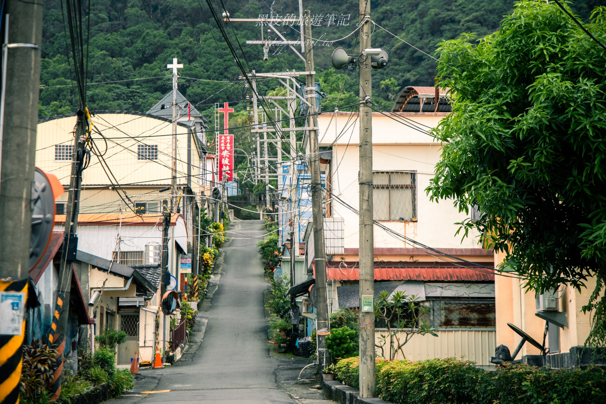 屏東景點。走進三地門安坡部落中，深入體驗原住民部落的文化魅力與品嚐部落美食