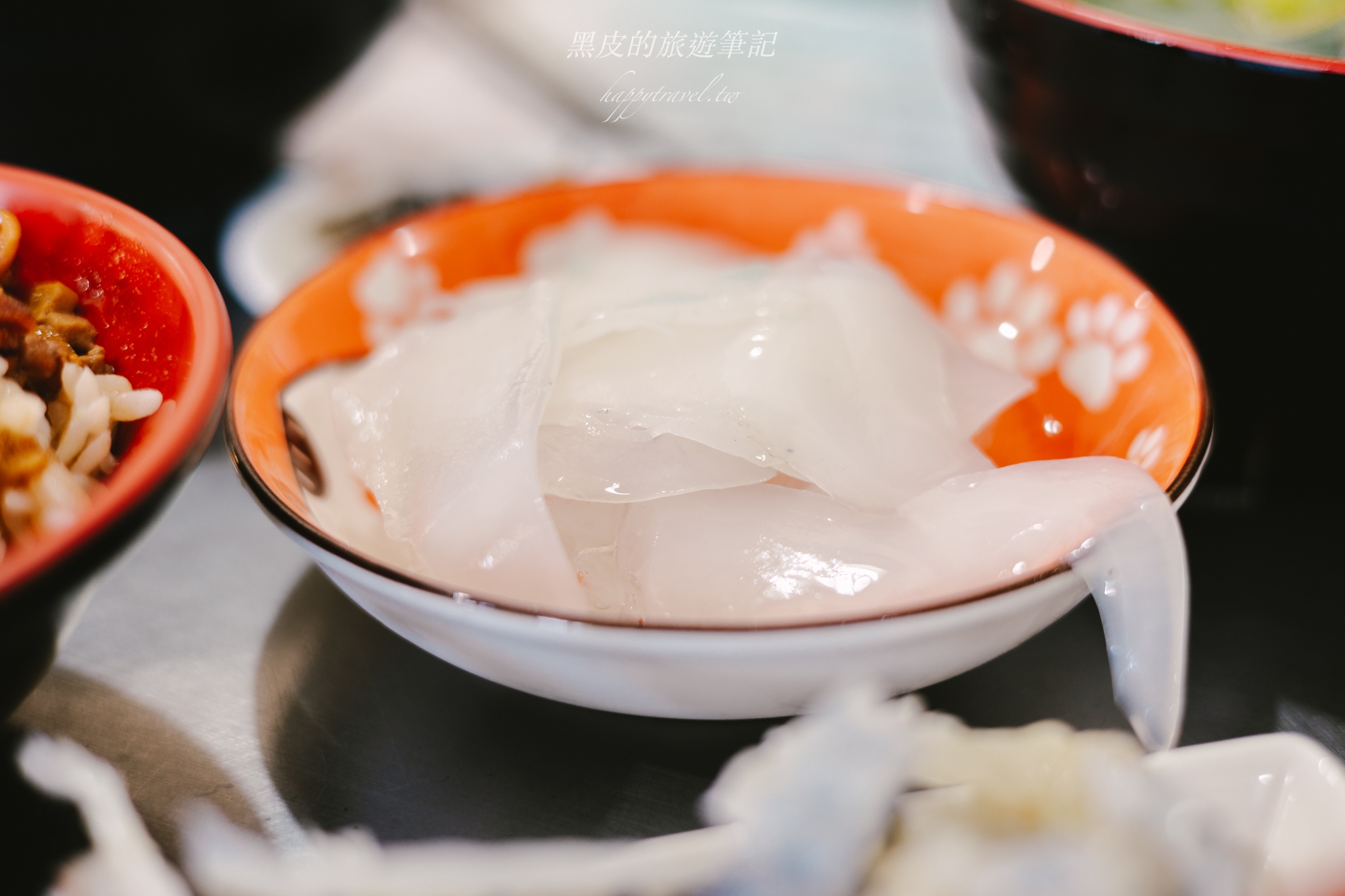 澎湖西嶼美食【小萍的店】極具鮮美的小管角瓜麵線，難怪排隊的人潮沒有停過