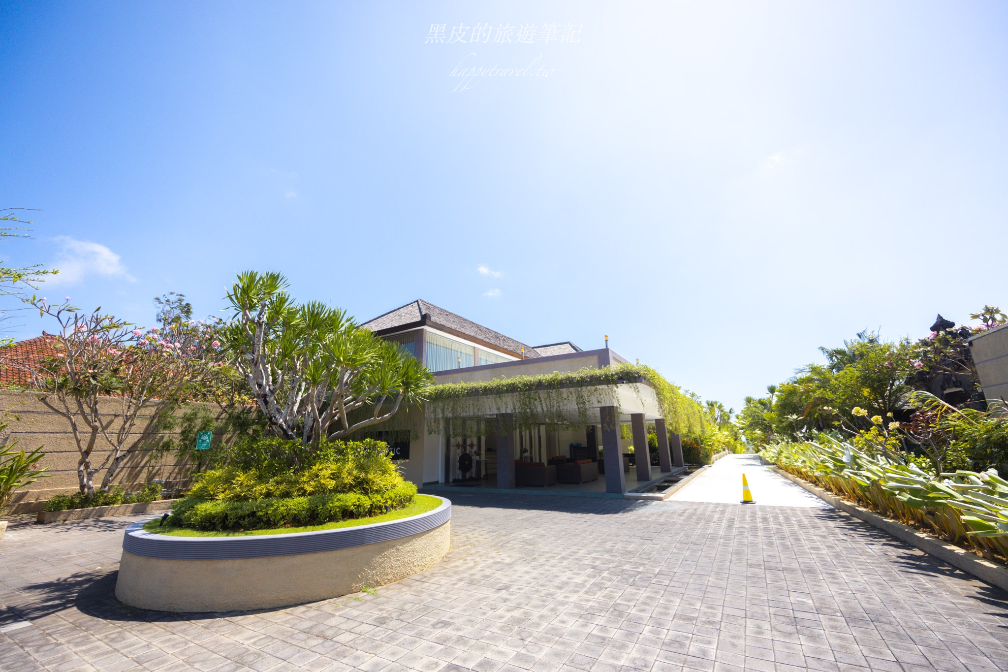 Luxotic Private Villa & Resort｜峇里島Villa推薦，一打開房門就可以跳水游泳