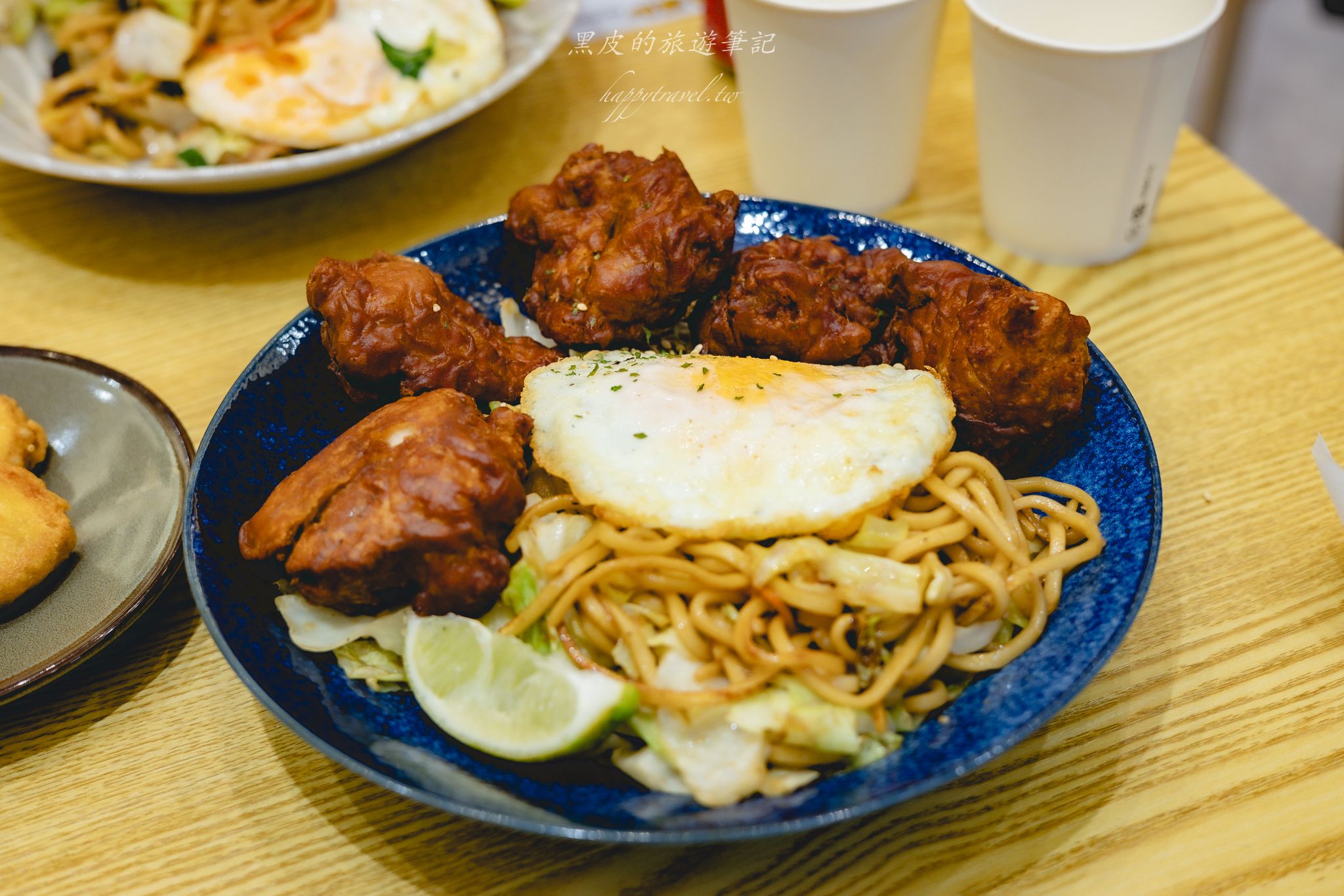 被耽誤的炒麵店｜市場裡的人氣日式炒麵店，鮮嫩多汁的唐揚雞更是激推