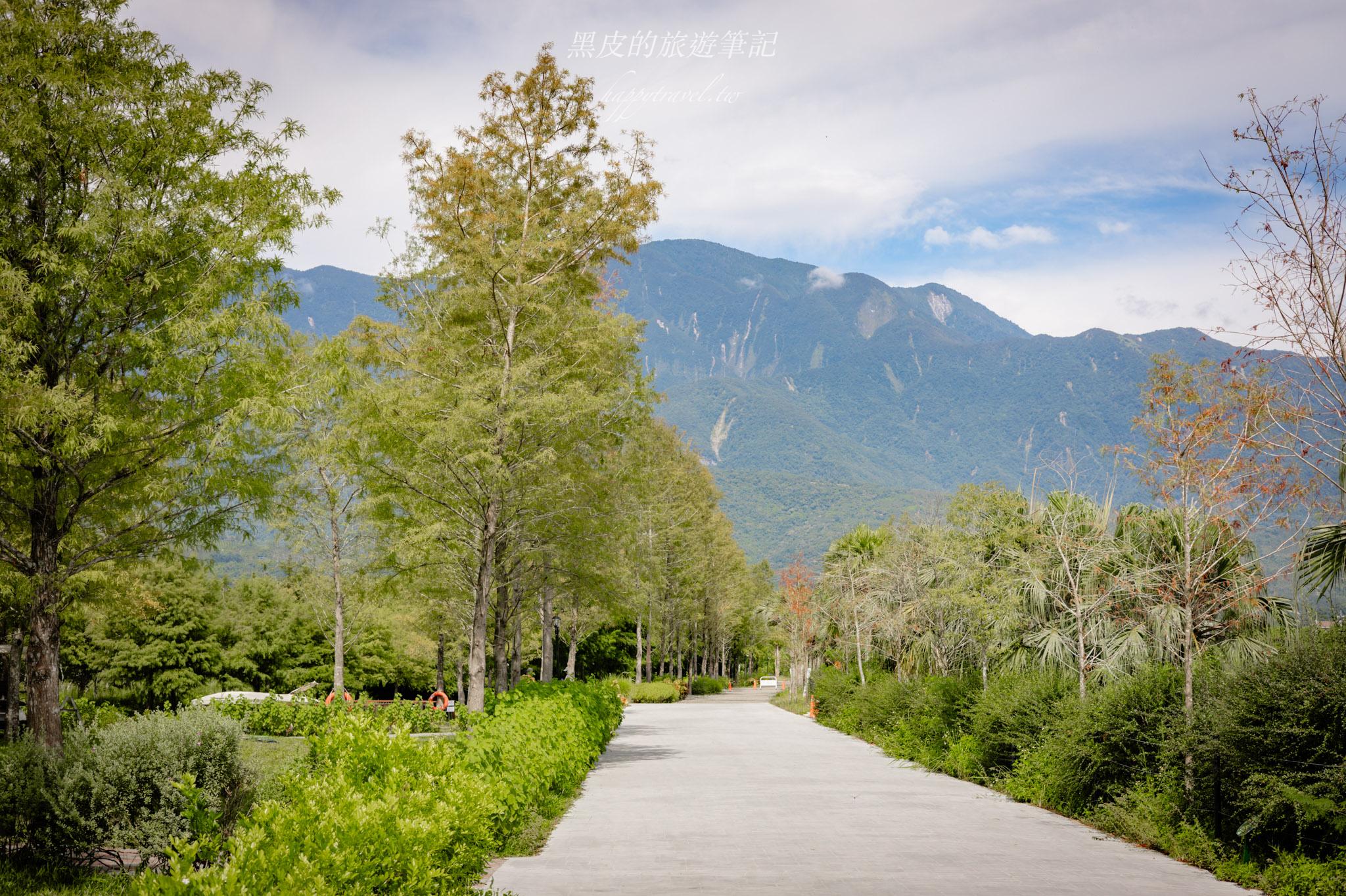 花蓮星巴克Starbucks（理想門市）｜全台最美的星巴克，坐擁山景與湖畔的療癒空間