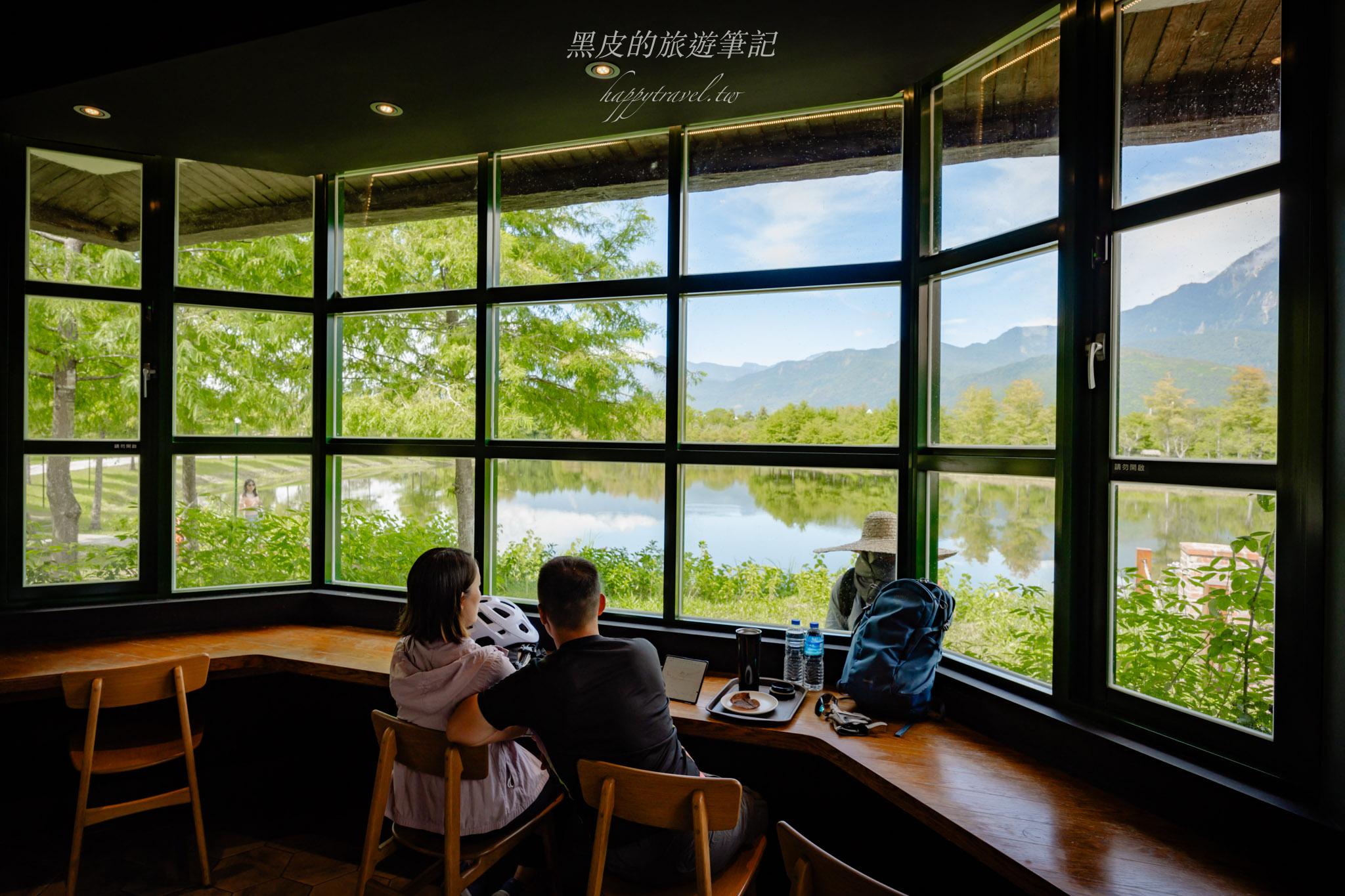 花蓮星巴克Starbucks（理想門市）｜全台最美的星巴克，坐擁山景與湖畔的療癒空間