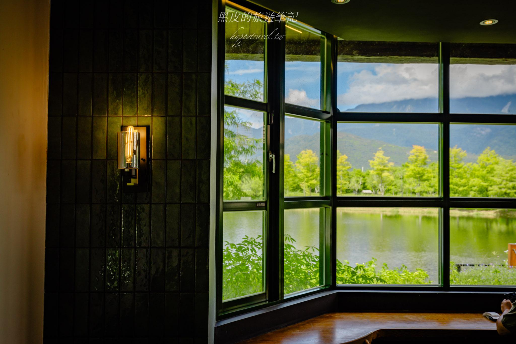 花蓮星巴克Starbucks（理想門市）｜全台最美的星巴克，坐擁山景與湖畔的療癒空間