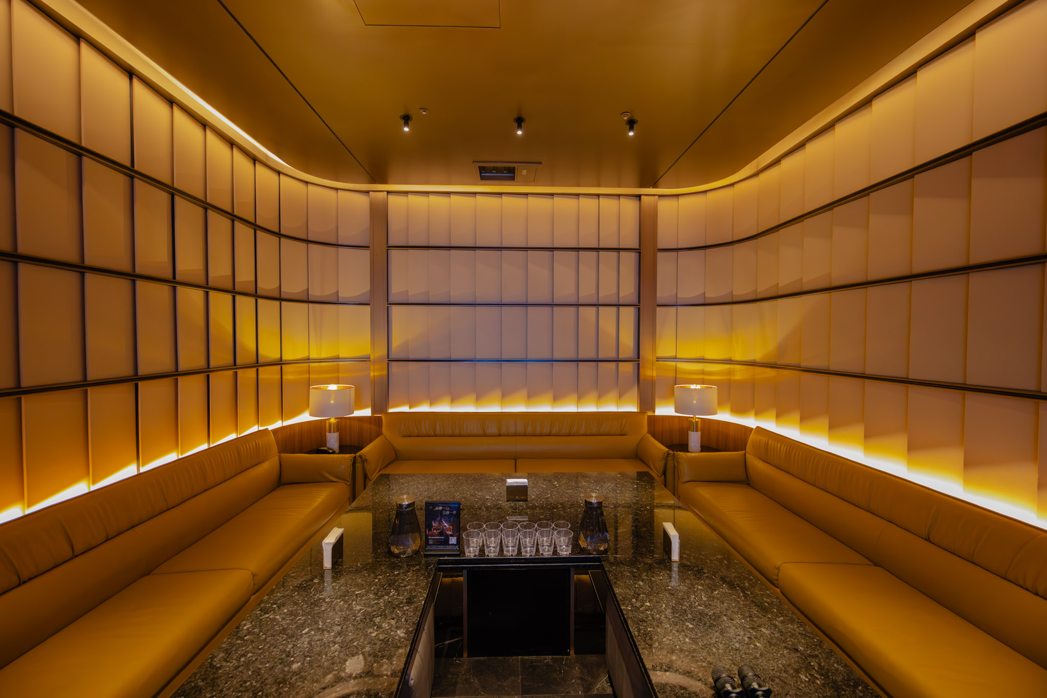 ONCOR七期｜全台最奢侈的歡唱聚所，節慶生日開Party的全新選擇。台中KTV｜台中聚會