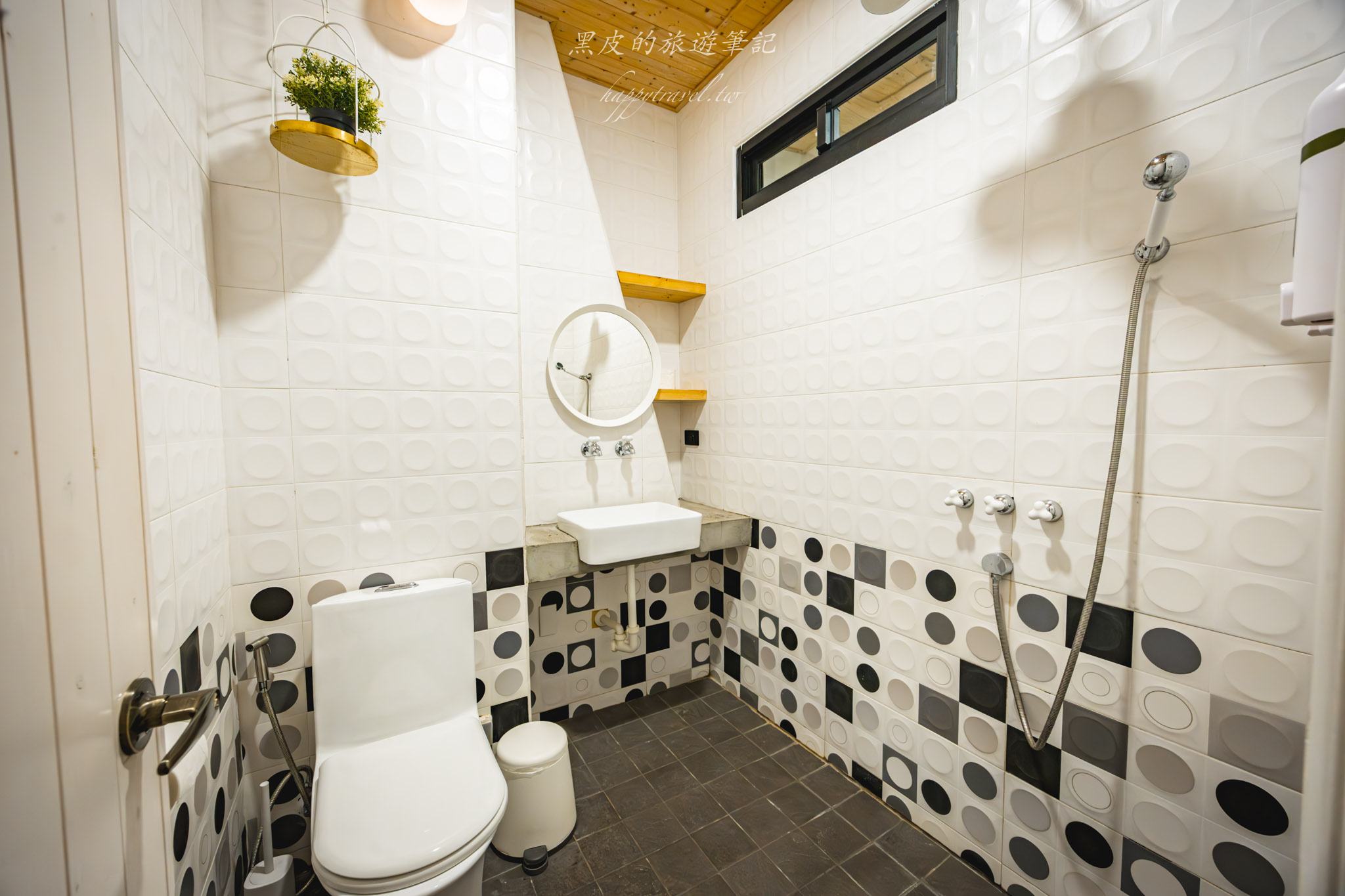 墾丁洛夫特Looft｜墾丁包棟民宿，四人即包棟，巷弄裡的美式度假住宿