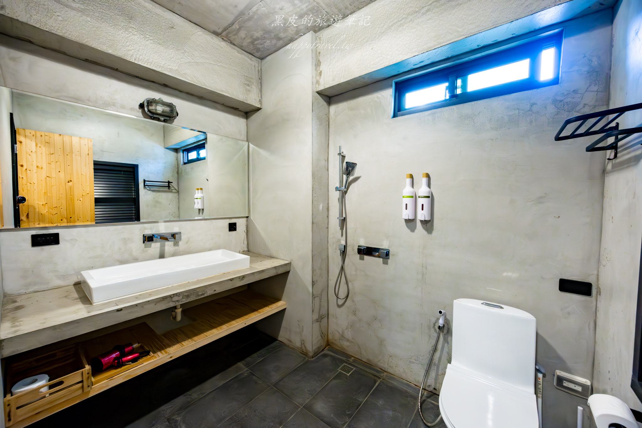 墾丁洛夫特Looft｜墾丁包棟民宿，四人即包棟，巷弄裡的美式度假住宿