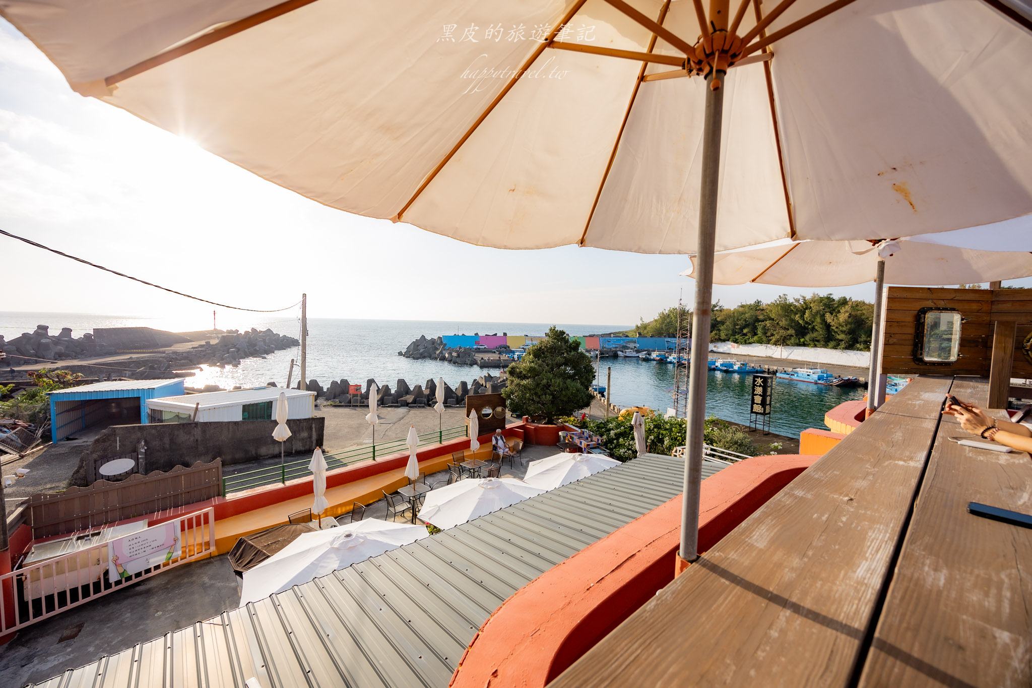 逗啥|只要$100就可以享用到這個美的無敵夕陽海景。恆春咖啡廳推薦。藏在漁村裡的海景小店 51 逗啥