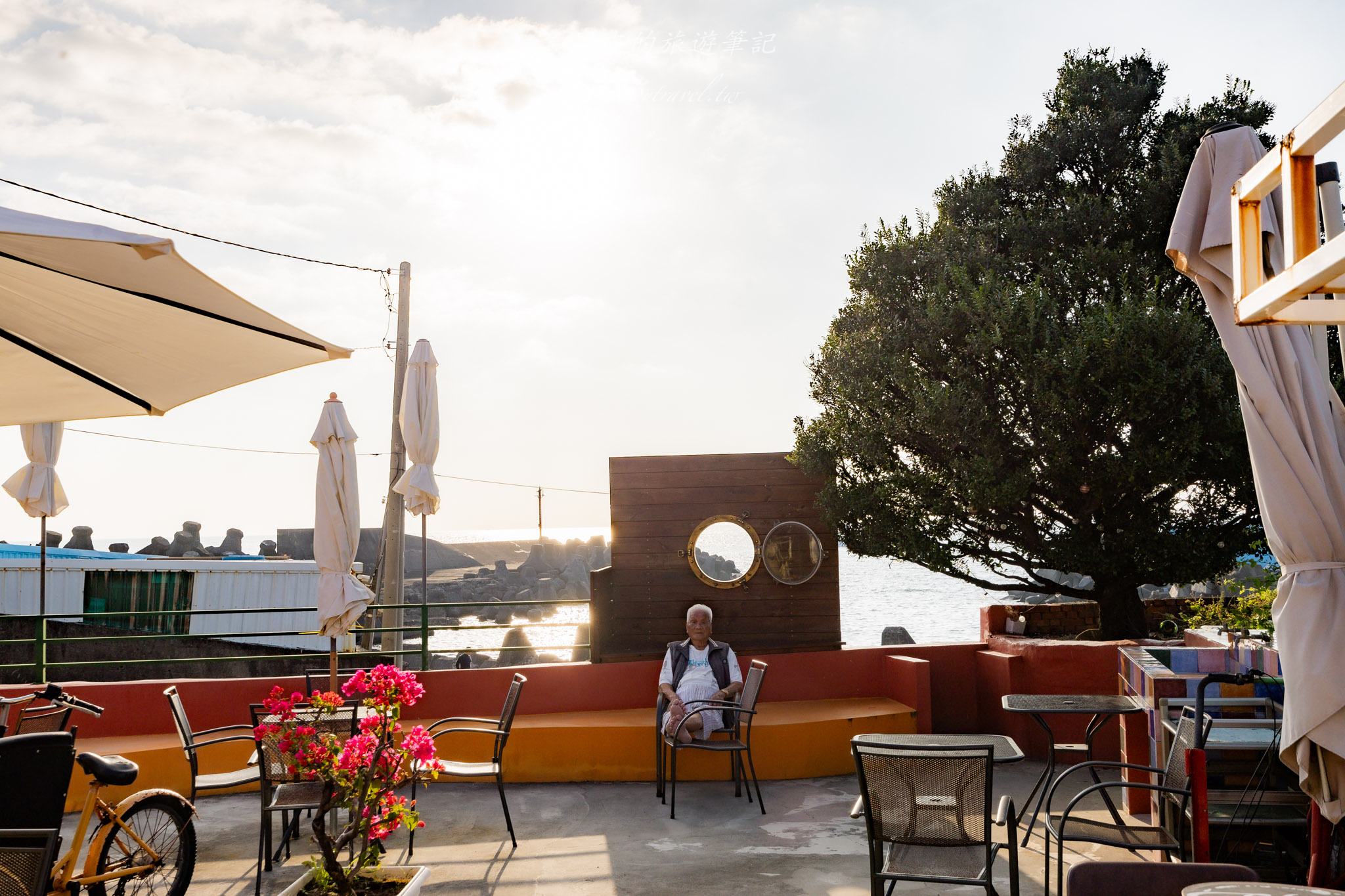 逗啥|只要$100就可以享用到這個美的無敵夕陽海景。恆春咖啡廳推薦。藏在漁村裡的海景小店 37 逗啥