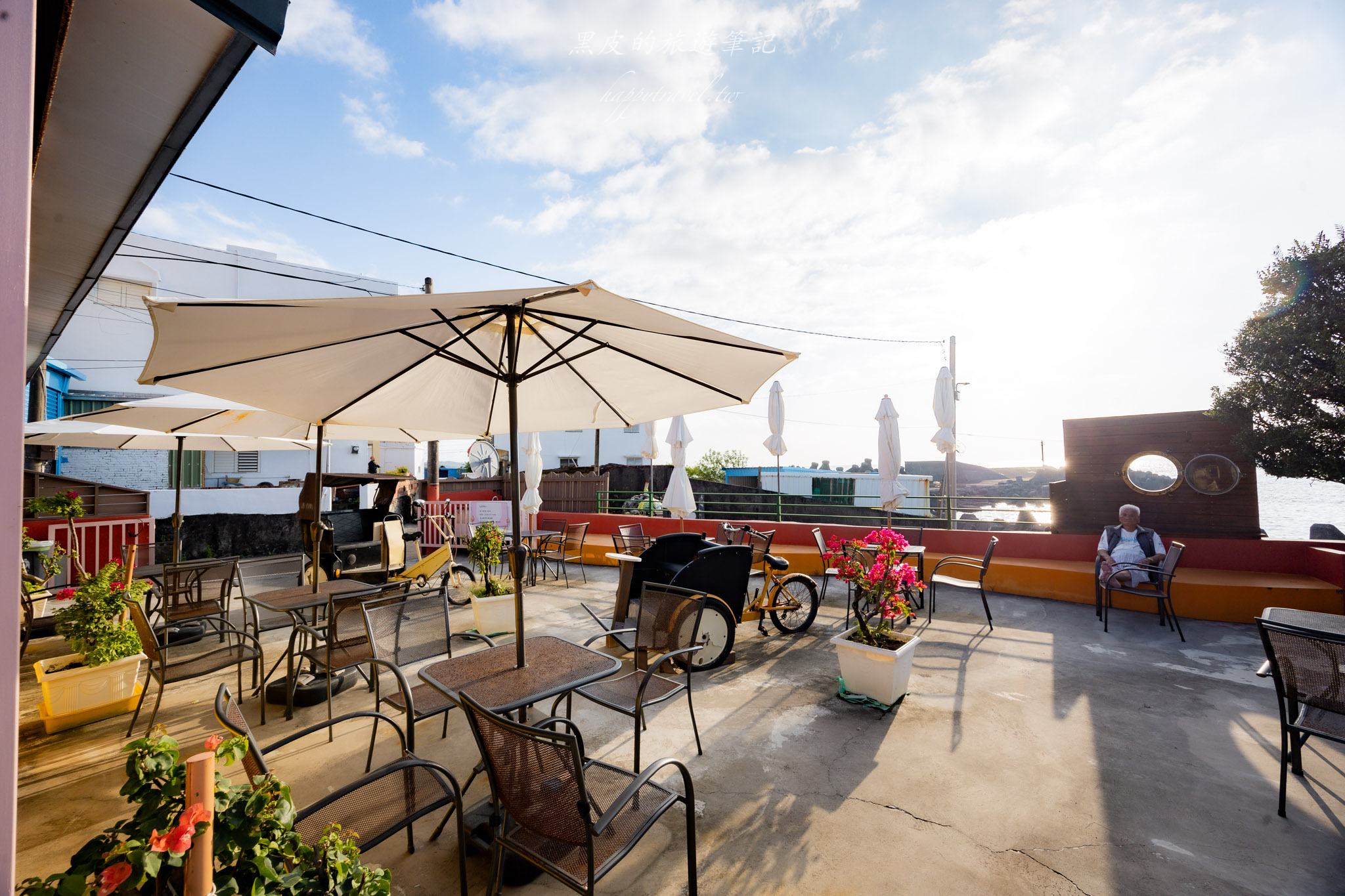 逗啥|只要$100就可以享用到這個美的無敵夕陽海景。恆春咖啡廳推薦。藏在漁村裡的海景小店 38 逗啥