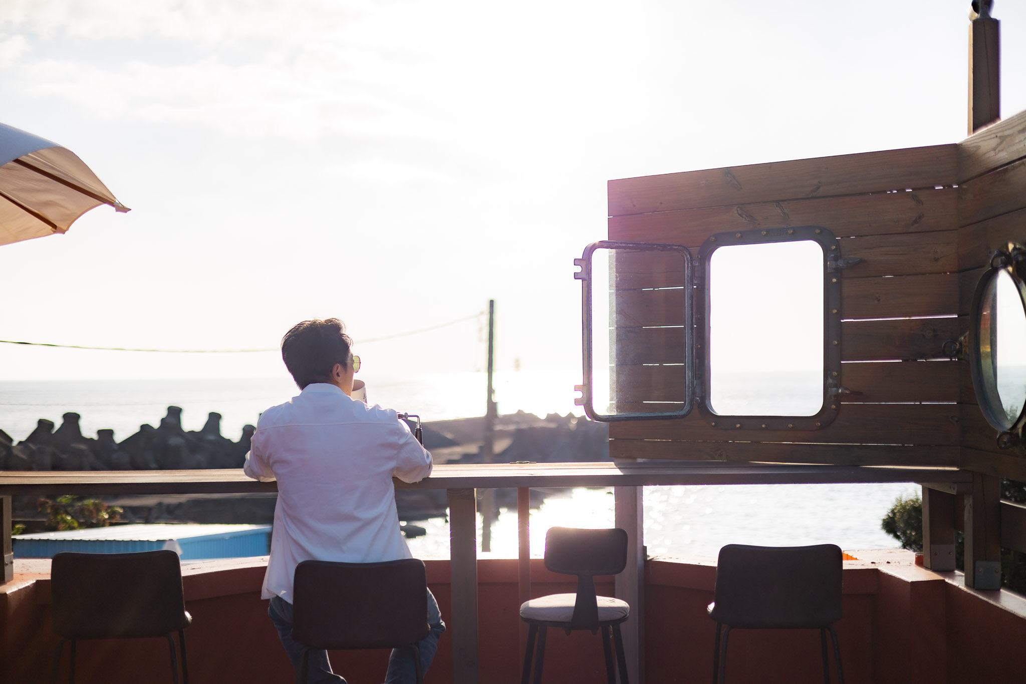 逗啥|只要$100就可以享用到這個美的無敵夕陽海景。恆春咖啡廳推薦。藏在漁村裡的海景小店 50 逗啥