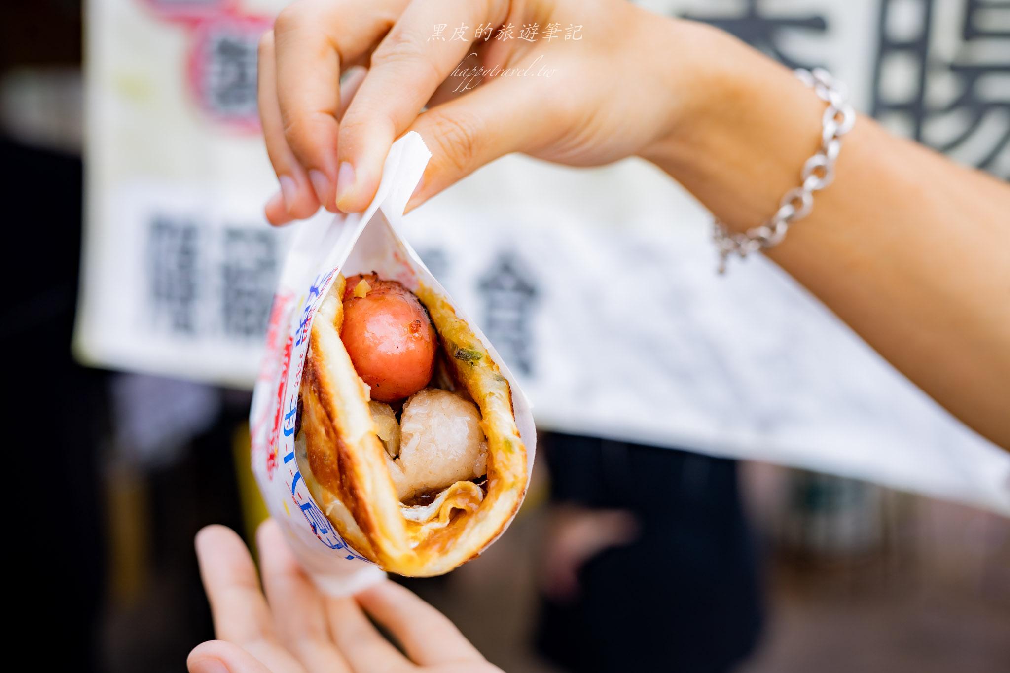武淵阿月婆婆蔥油餅香腸｜宜蘭冬山老饕最愛的隱藏版美食，花生捲大腸包小腸。冬山美食