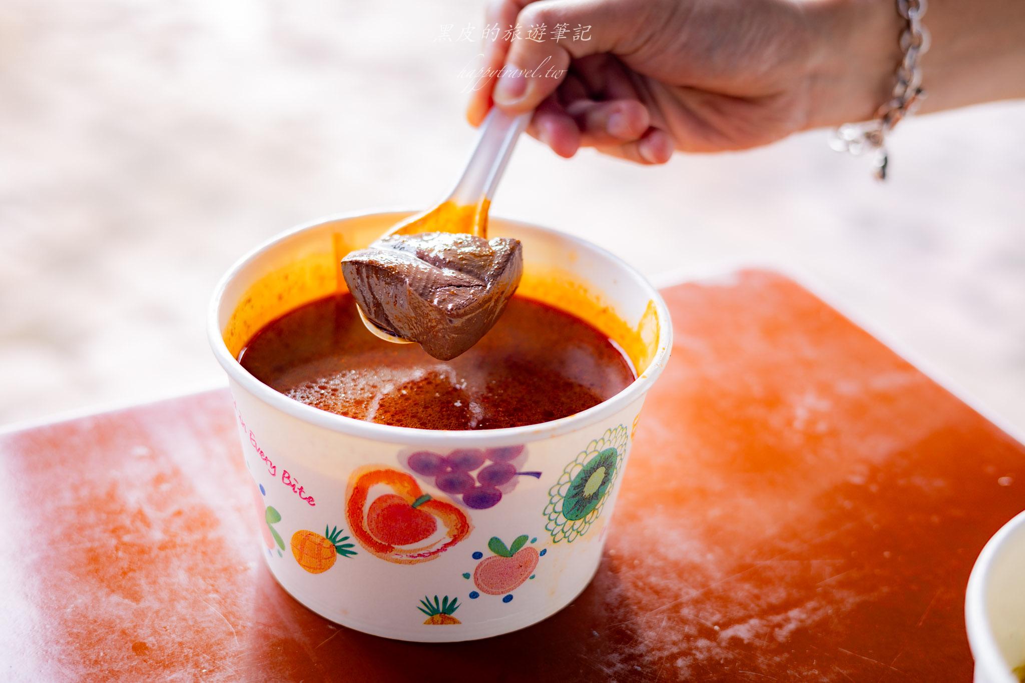 武淵阿月婆婆蔥油餅香腸｜宜蘭冬山老饕最愛的隱藏版美食，花生捲大腸包小腸。冬山美食