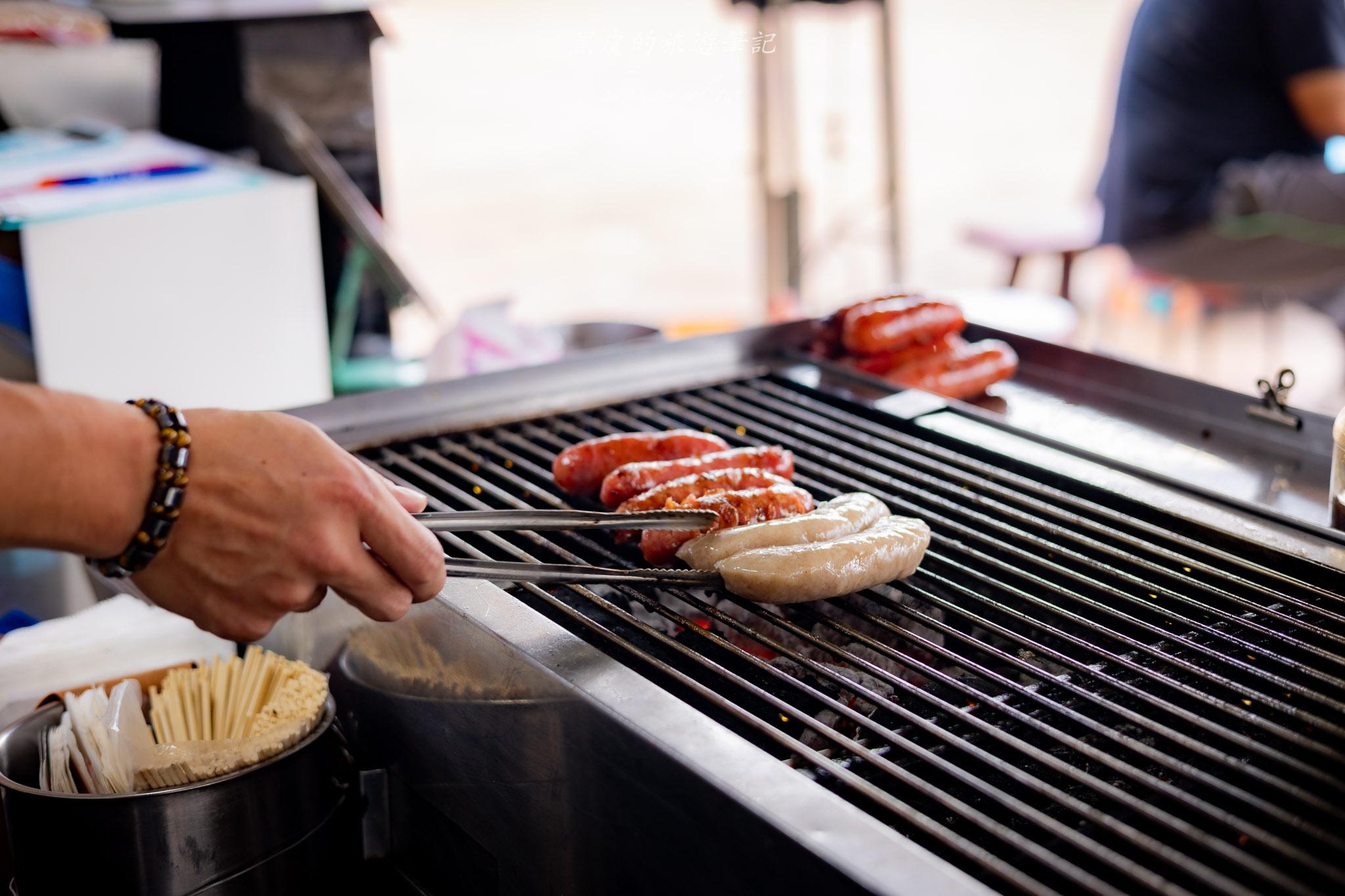 武淵阿月婆婆蔥油餅香腸｜宜蘭冬山老饕最愛的隱藏版美食，花生捲大腸包小腸。冬山美食