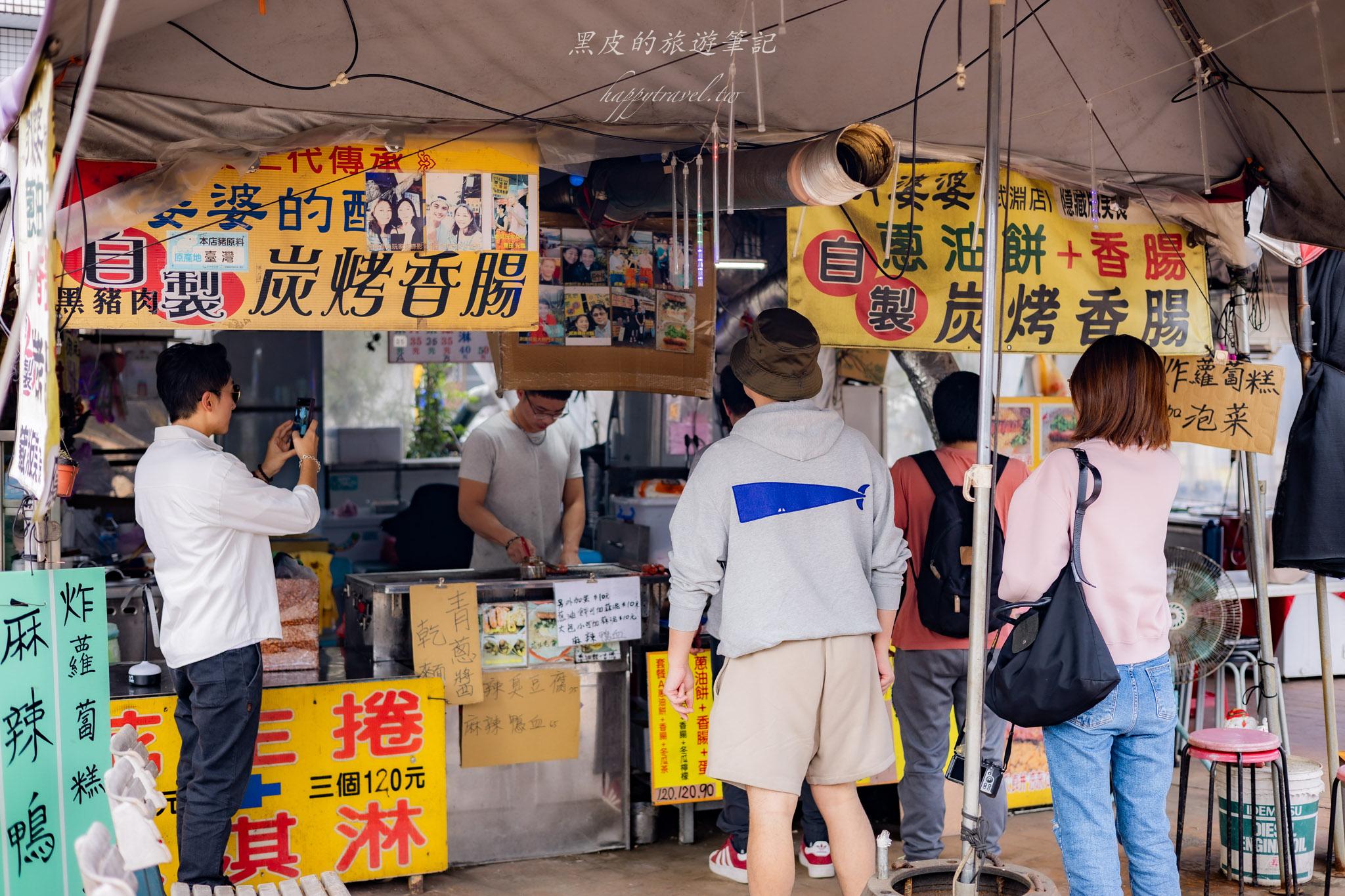 武淵阿月婆婆蔥油餅香腸｜宜蘭冬山老饕最愛的隱藏版美食，花生捲大腸包小腸。冬山美食