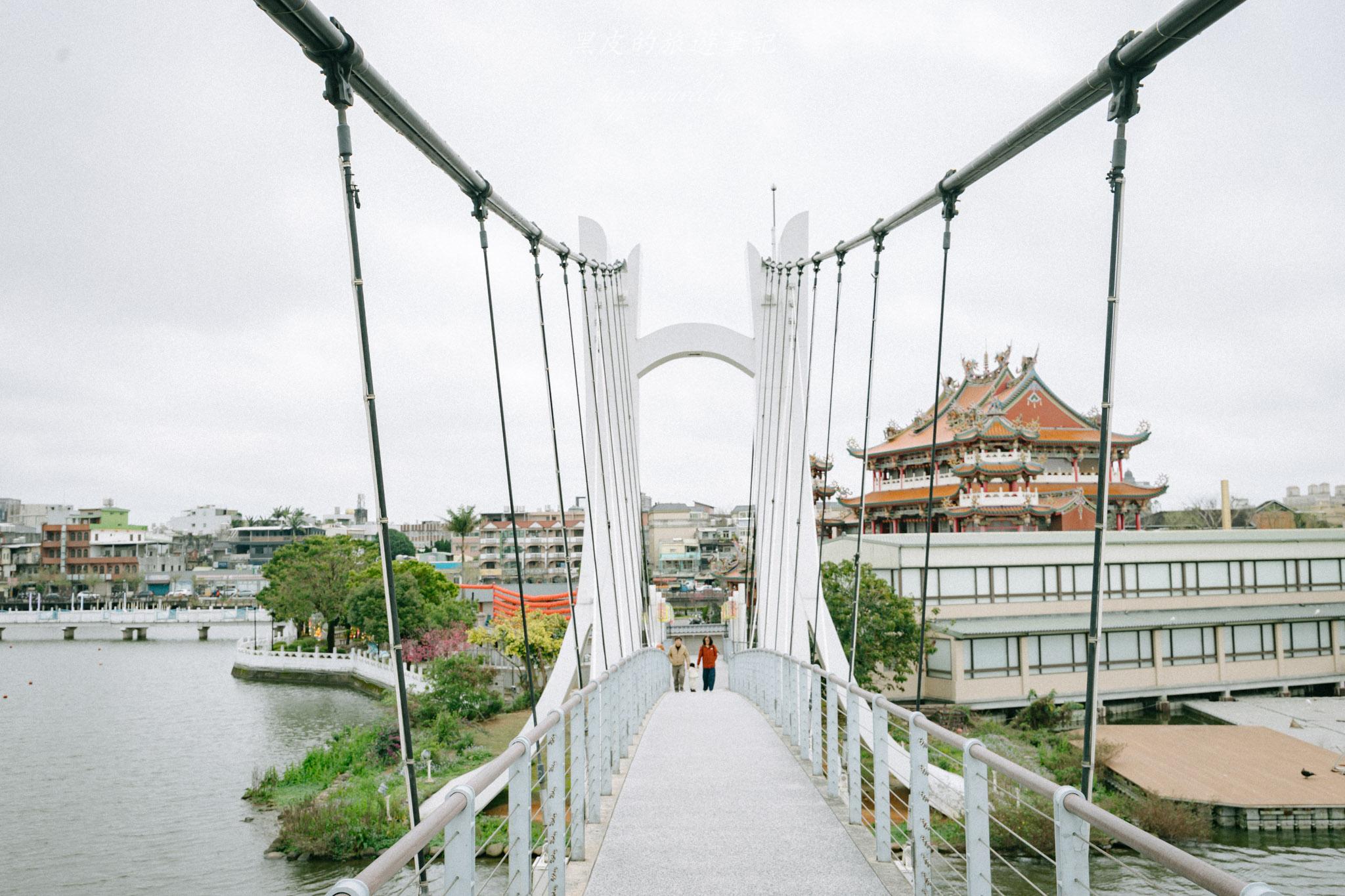 龍潭大池元宵燈區｜龍潭大池燈區照亮元宵，讓關公守著大池的夜
