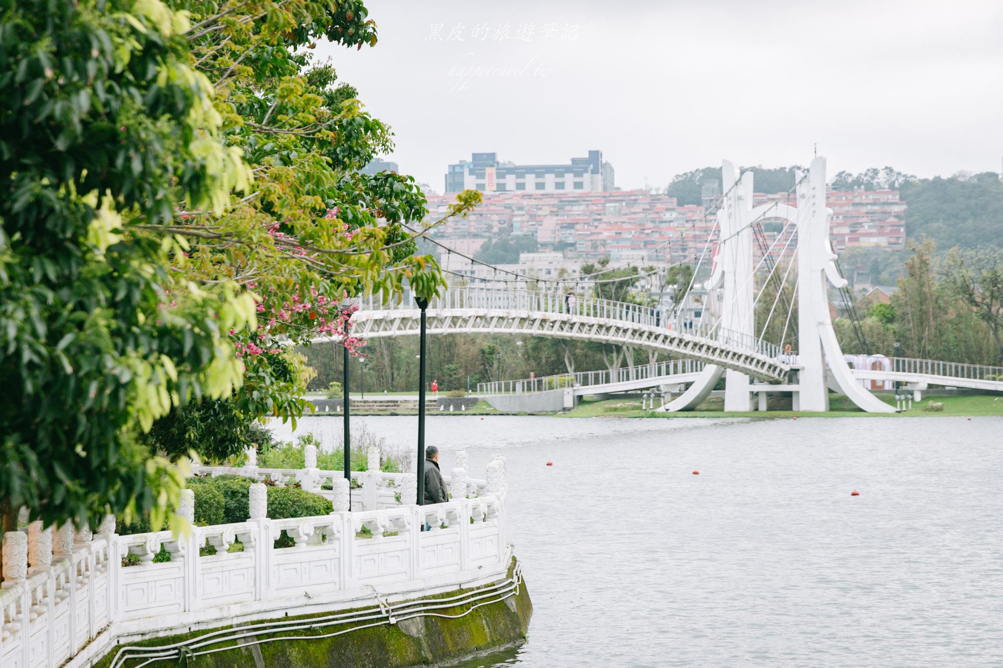 龍潭大池元宵燈區｜龍潭大池燈區照亮元宵，讓關公守著大池的夜