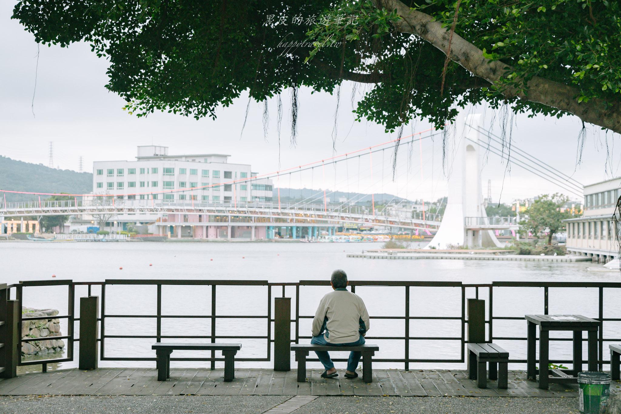 龍潭大池元宵燈區｜龍潭大池燈區照亮元宵，讓關公守著大池的夜