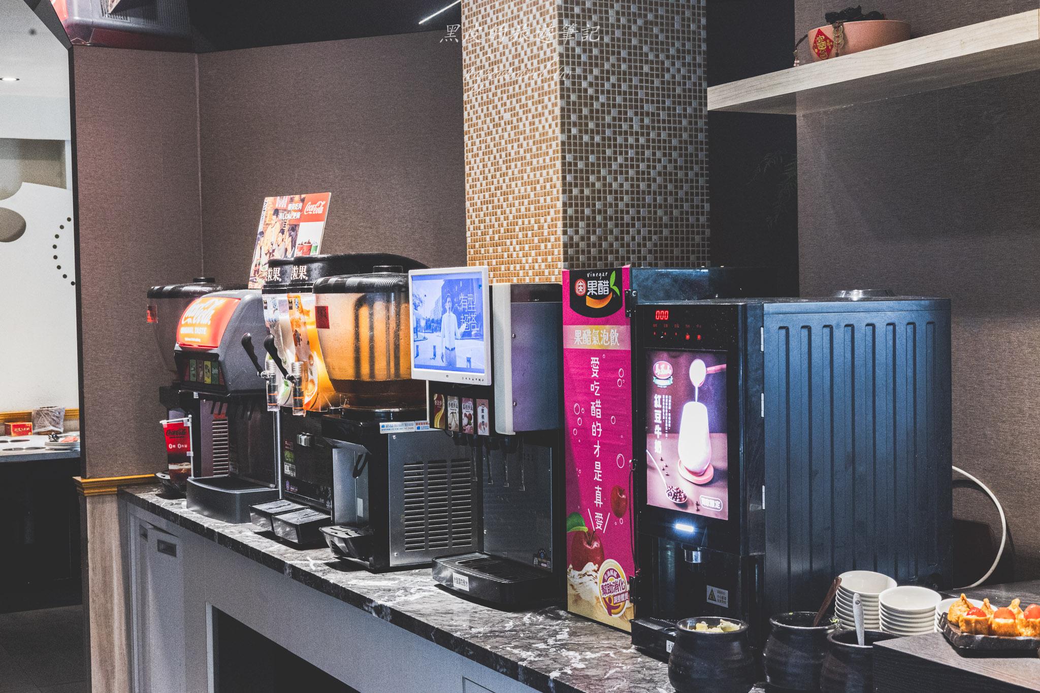 羽葉麻辣火鍋(三重店)|三重最大間火鍋吃到飽,每月都有優惠活動,生啤酒、哈根達斯不分平假日吃到飽。三重美食 100 三重美食