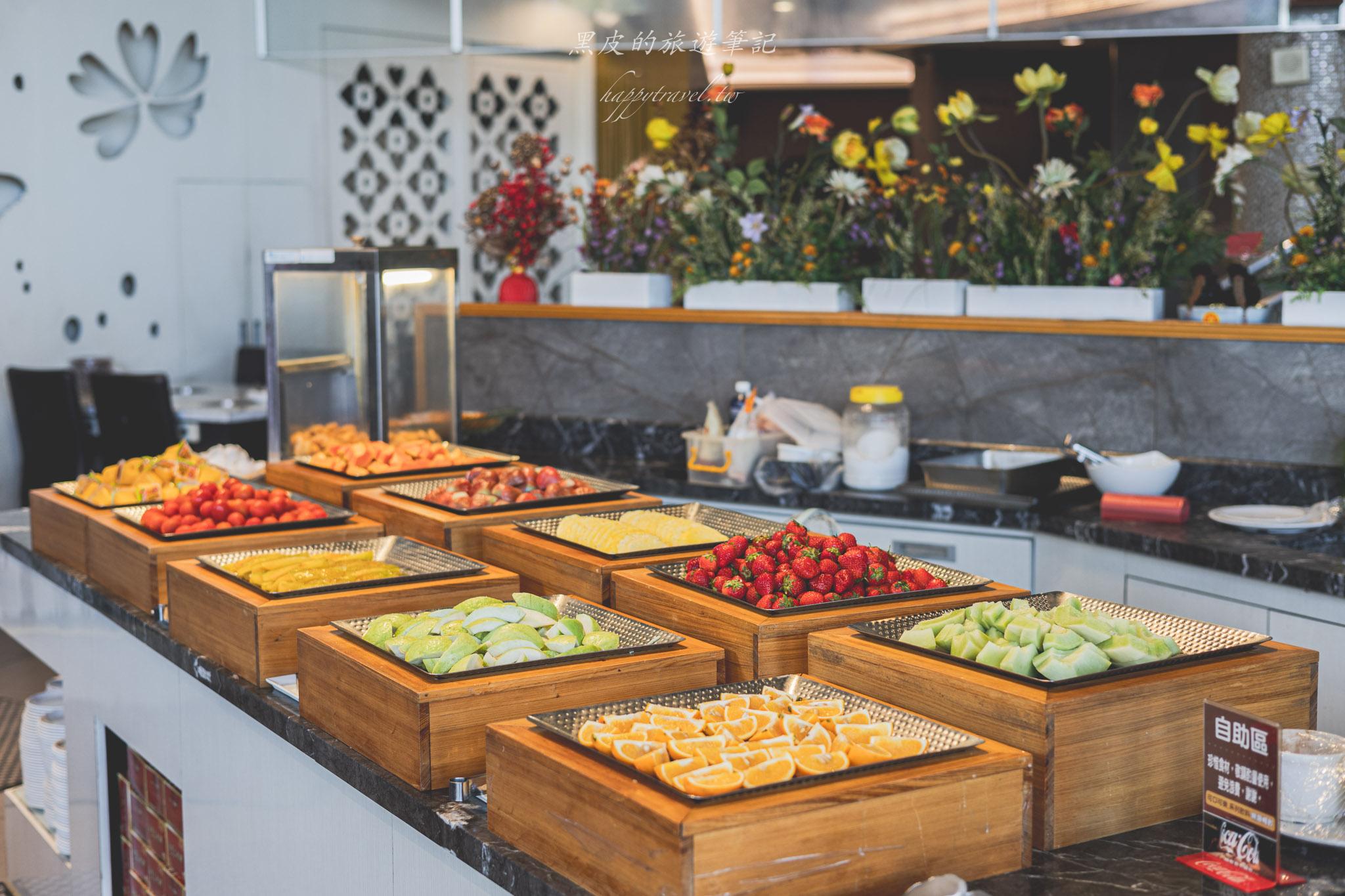 羽葉麻辣火鍋(三重店)|三重最大間火鍋吃到飽,每月都有優惠活動,生啤酒、哈根達斯不分平假日吃到飽。三重美食 98 三重火鍋店