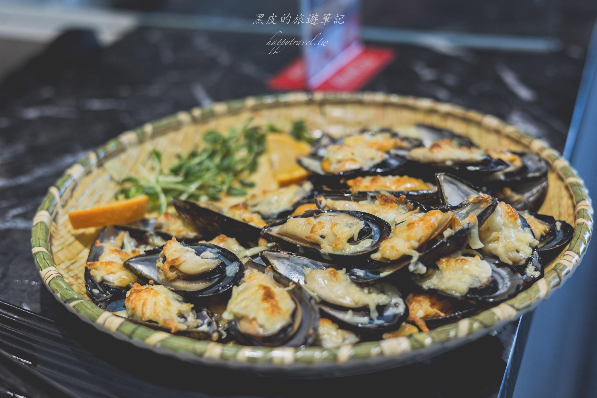 羽葉麻辣火鍋(三重店)|三重最大間火鍋吃到飽,每月都有優惠活動,生啤酒、哈根達斯不分平假日吃到飽。三重美食 94 三重火鍋店