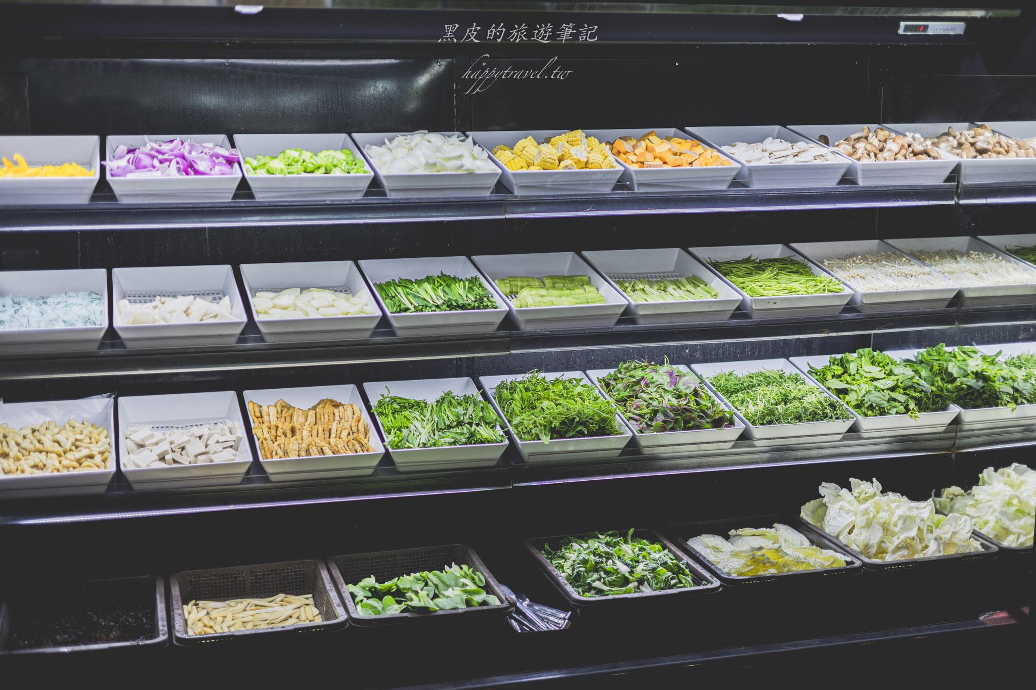 羽葉麻辣火鍋(三重店)|三重最大間火鍋吃到飽,每月都有優惠活動,生啤酒、哈根達斯不分平假日吃到飽。三重美食 68 羽葉麻辣火鍋