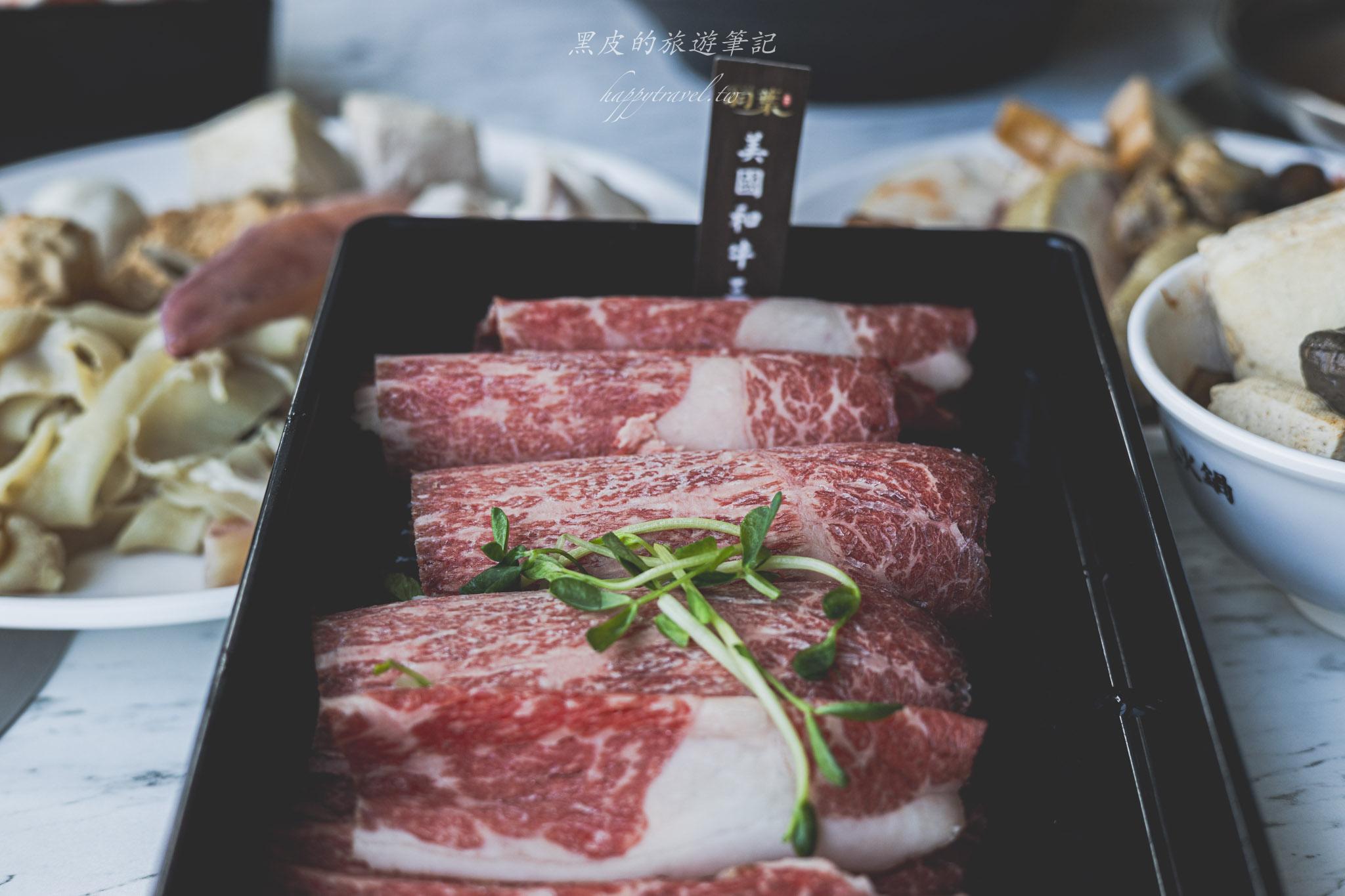 羽葉麻辣火鍋(三重店)|三重最大間火鍋吃到飽,每月都有優惠活動,生啤酒、哈根達斯不分平假日吃到飽。三重美食 121 三重美食