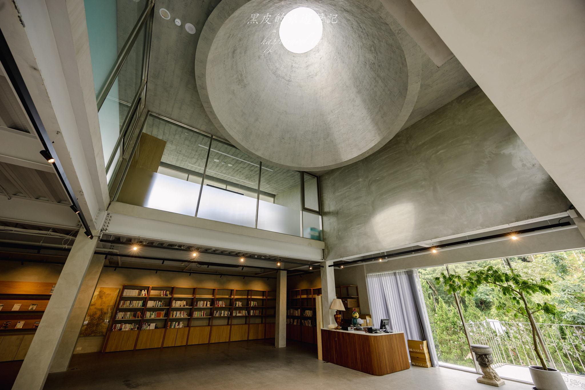 亞當書店 ADAM BOOKSTORE|藏身山林的絕美書店咖啡廳,清水模建築與藝術空間,日月潭景點 / 日月潭咖啡廳。 56 亞當書店