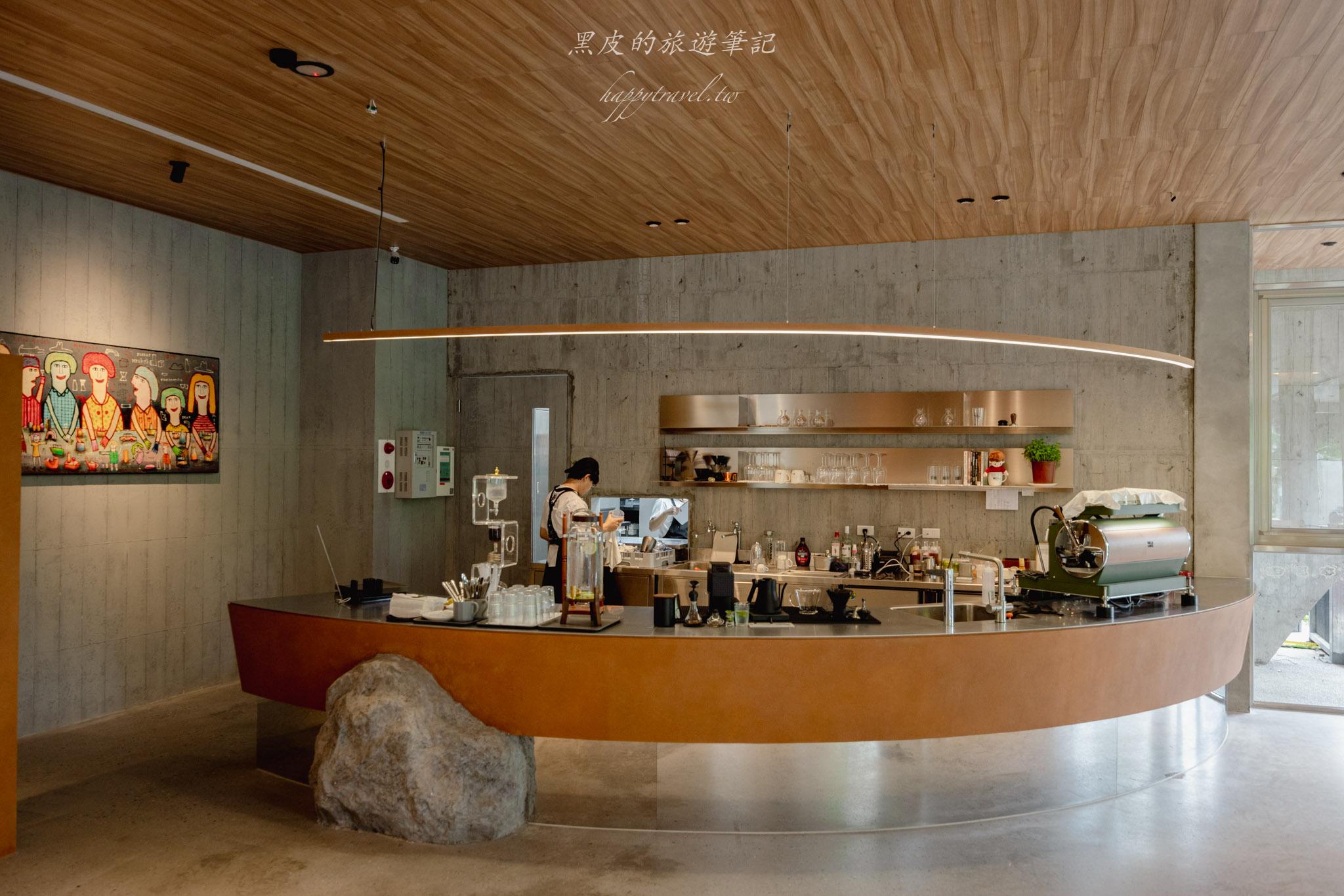 亞當書店 ADAM BOOKSTORE|藏身山林的絕美書店咖啡廳,清水模建築與藝術空間,日月潭景點 / 日月潭咖啡廳。 73 亞當書店