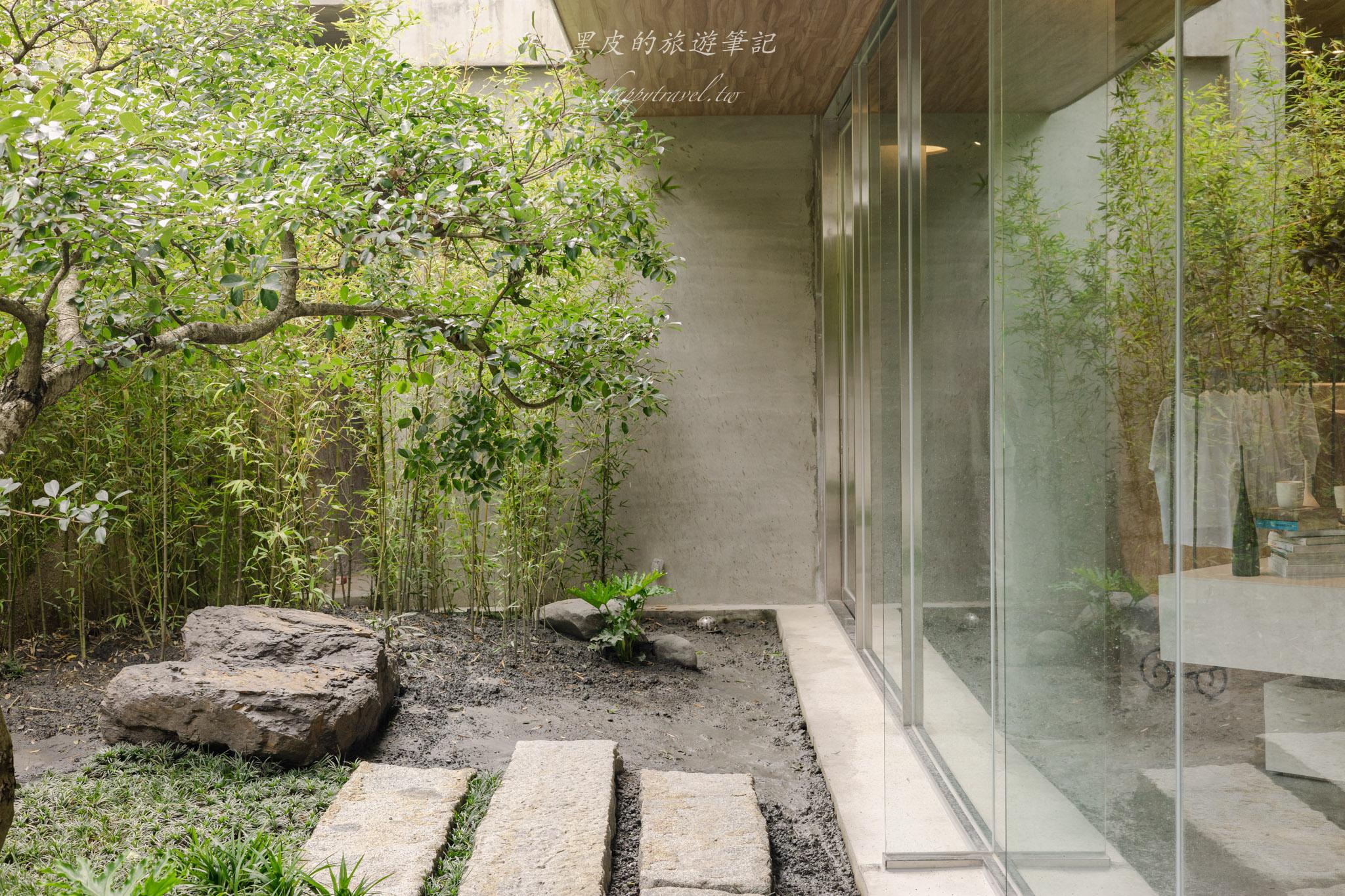 亞當書店 ADAM BOOKSTORE|藏身山林的絕美書店咖啡廳,清水模建築與藝術空間,日月潭景點 / 日月潭咖啡廳。 64 亞當書店