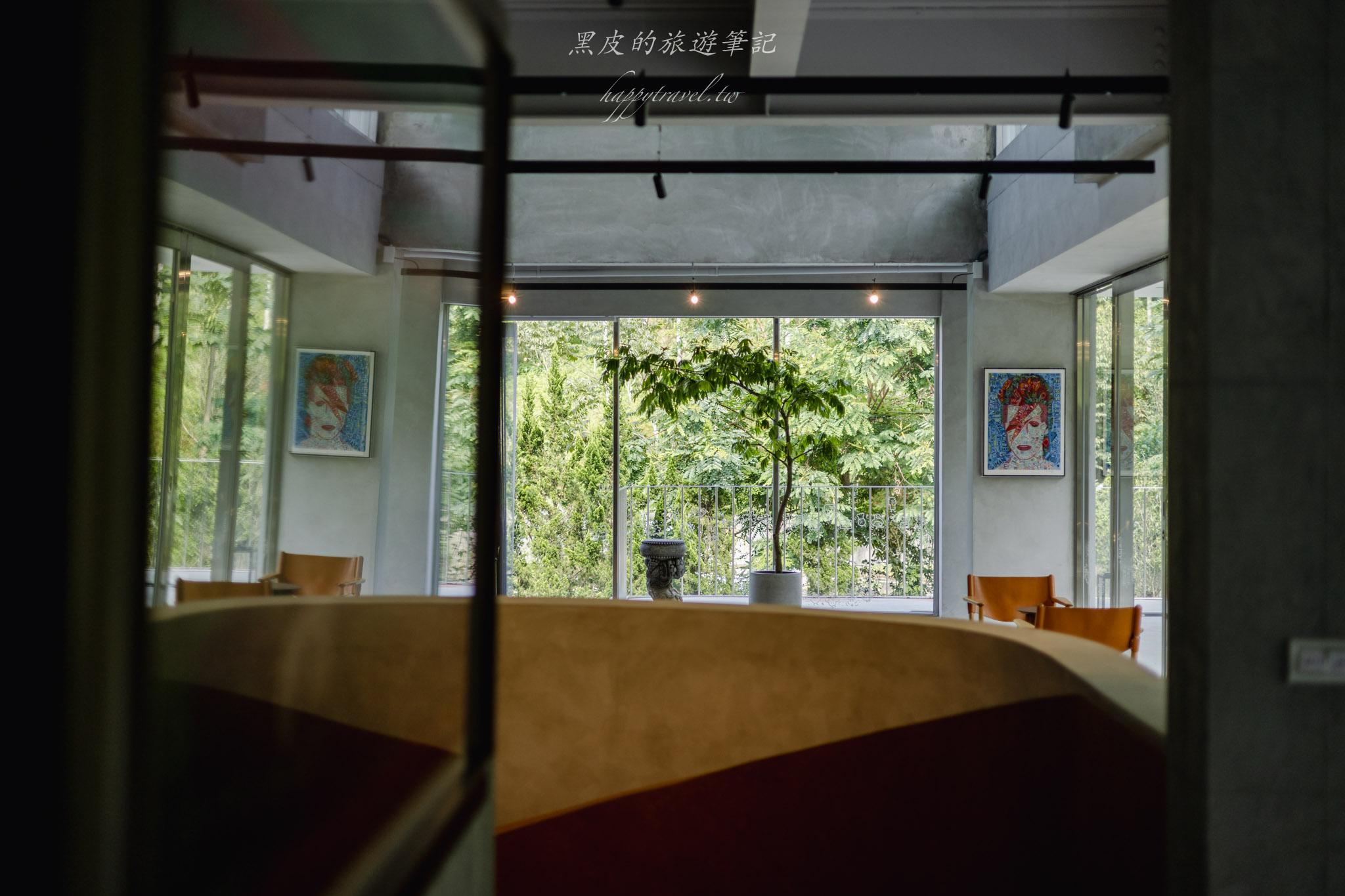 亞當書店 ADAM BOOKSTORE|藏身山林的絕美書店咖啡廳,清水模建築與藝術空間,日月潭景點 / 日月潭咖啡廳。 79 亞當書店